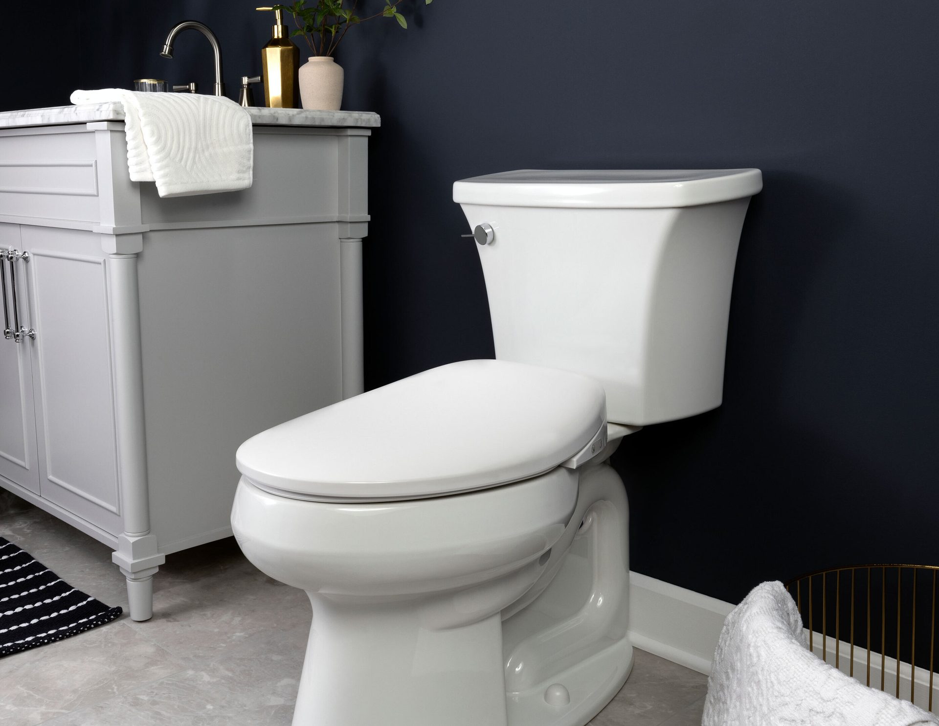 Toilet seat, Plumbing fixture, Bathroom