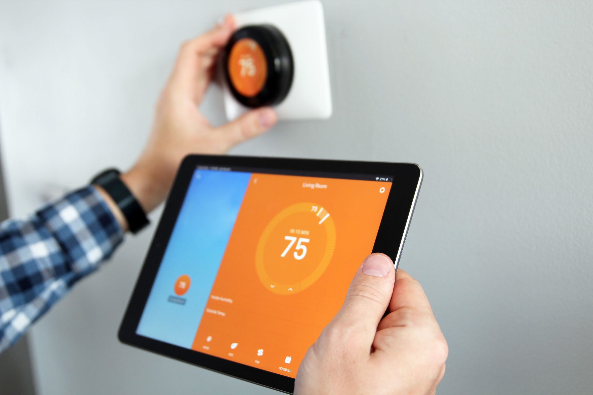 Tablet computer, Communication Device, Material property, Hand, Gadget, Gesture, Finger