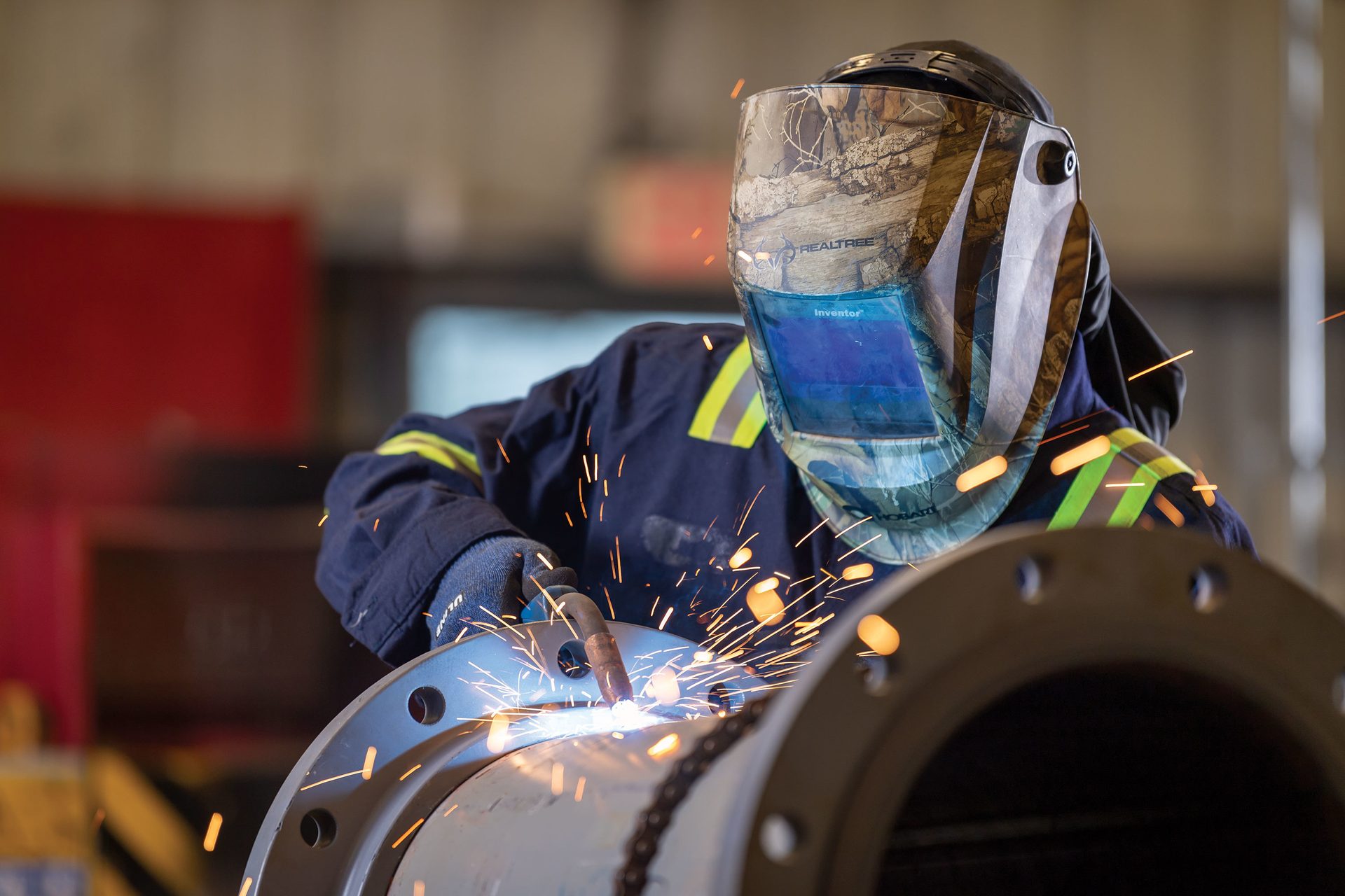 Automotive tire, Sports gear, Welding helmet, Hood, Astronaut