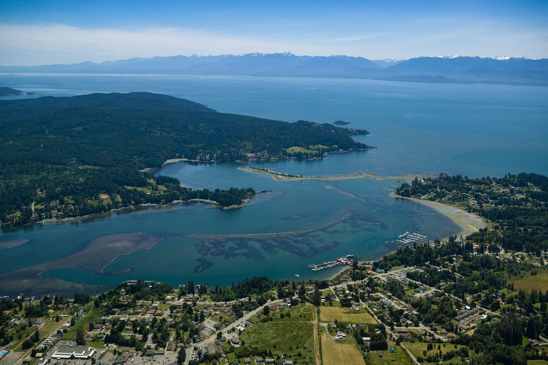 Coastal and oceanic landforms, Water resources, Natural landscape, Sky, Mountain, Azure, Blue, Lake