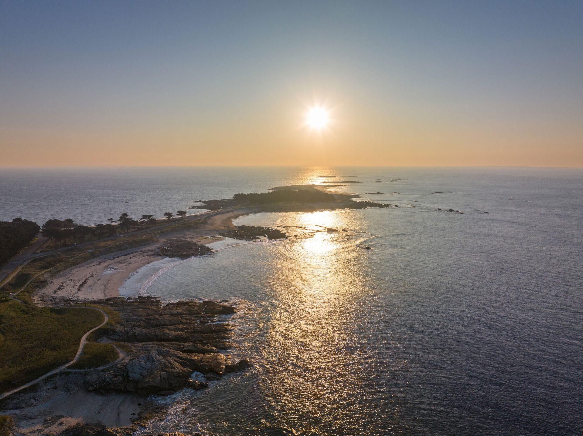 Coastal and oceanic landforms, Natural landscape, Water, Sky, Bank, Dusk, Afterglow