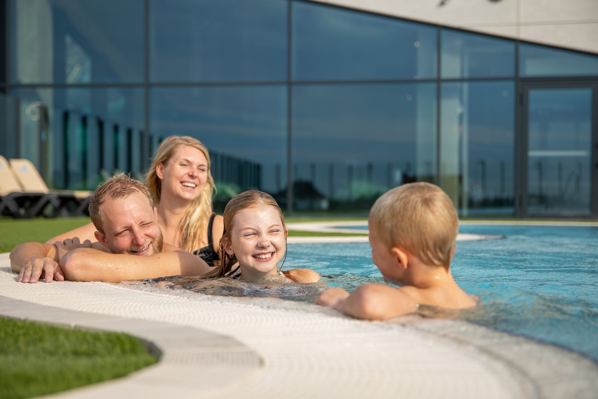 Body of water, Swimming pool, Smile, Happy, Leisure, Grass
