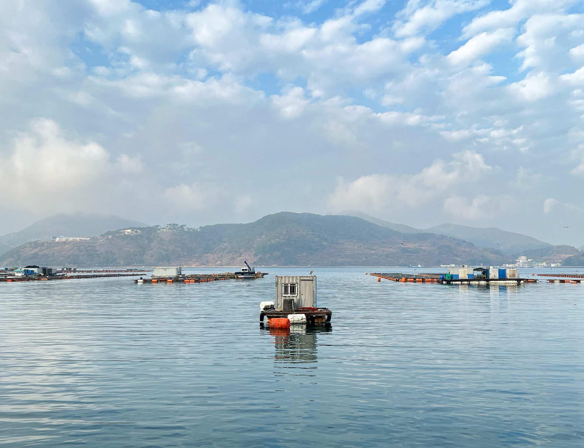 Boats and boating--Equipment and supplies, Water resources, Cloud, Sky, Daytime, Boat, Mountain, Watercraft, Lake