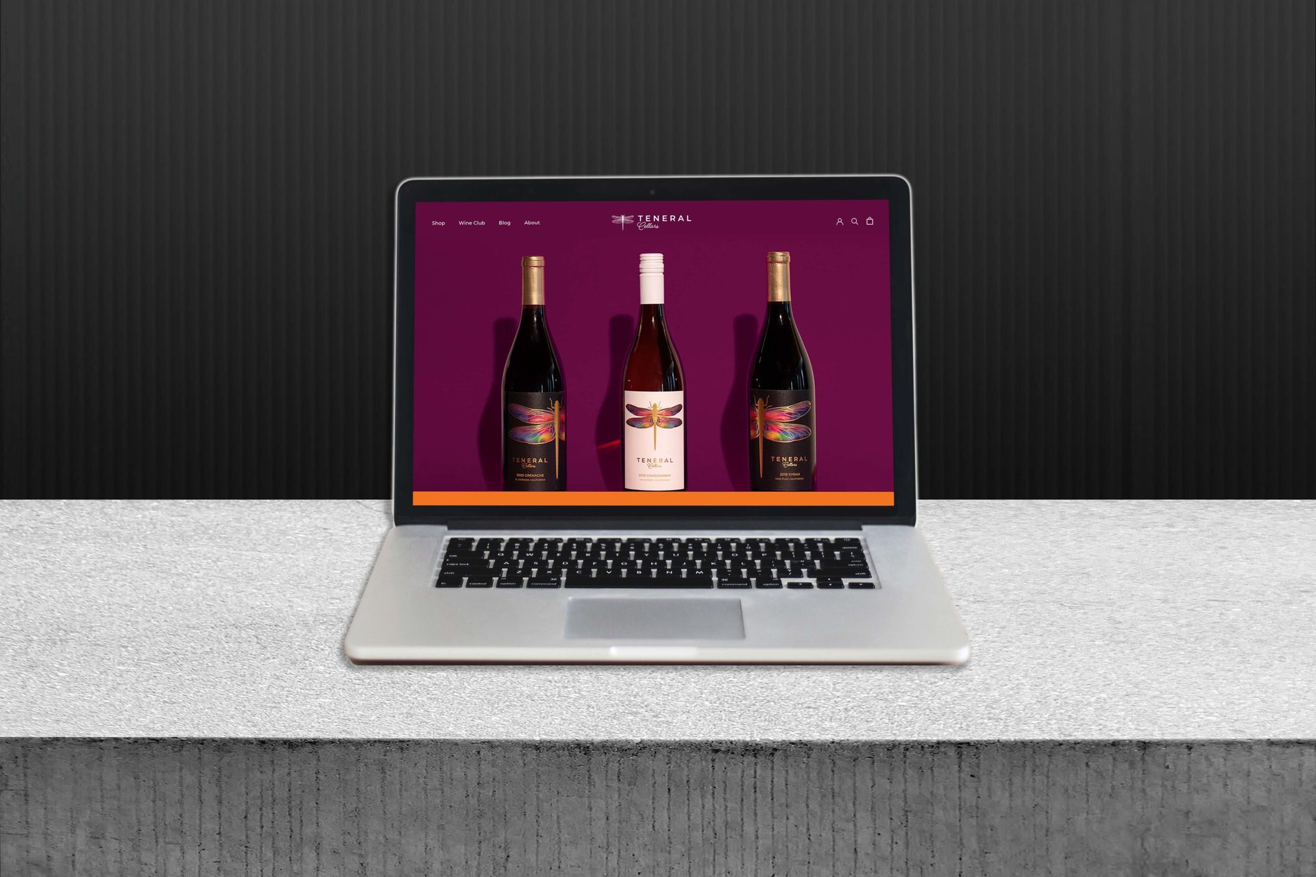 Personal computer, Output device, Glass bottle, Space bar, Table, Product, Rectangle, Drinkware
