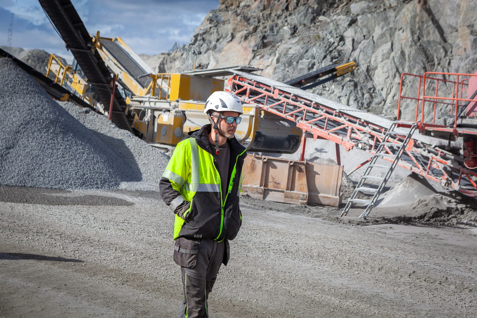 Personal protective equipment, High-visibility clothing, Hard hat, Construction worker, Workwear, Engineer, Helmet, Job, Rubble