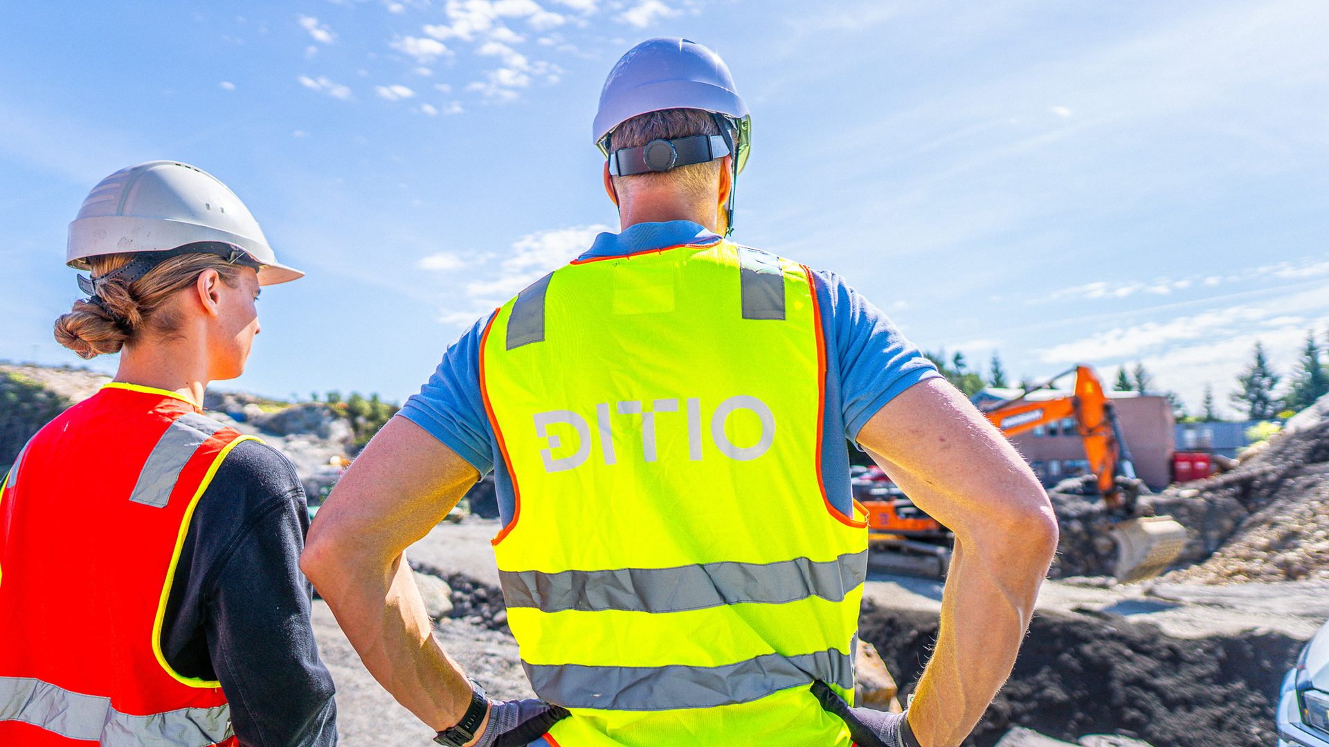 High-visibility clothing, Hard hat, Cloud, Sky, Workwear, Sleeve, Helmet, Gesture, Travel, Vest