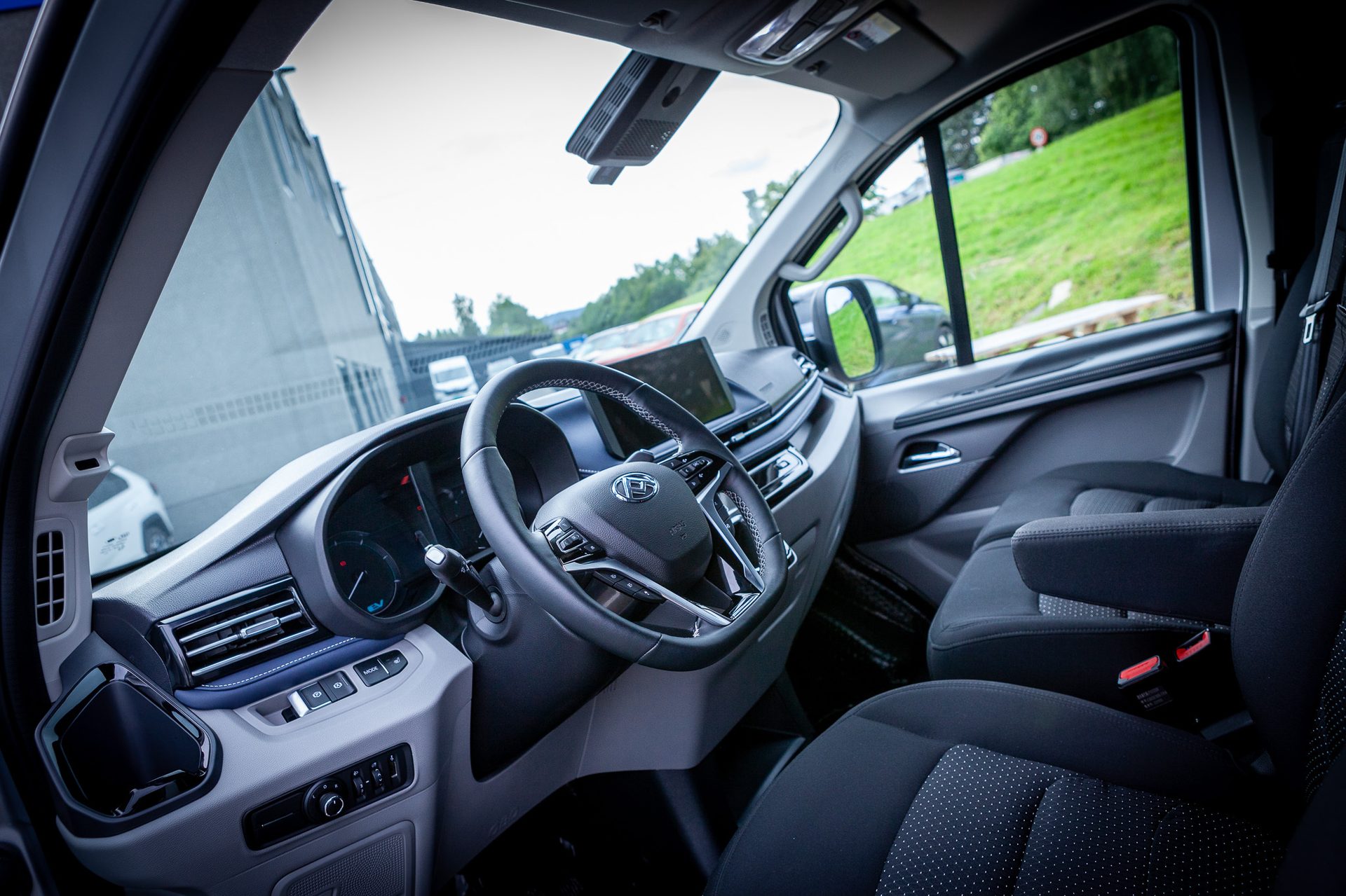 Personal luxury car, Automotive design, Motor vehicle, Steering part