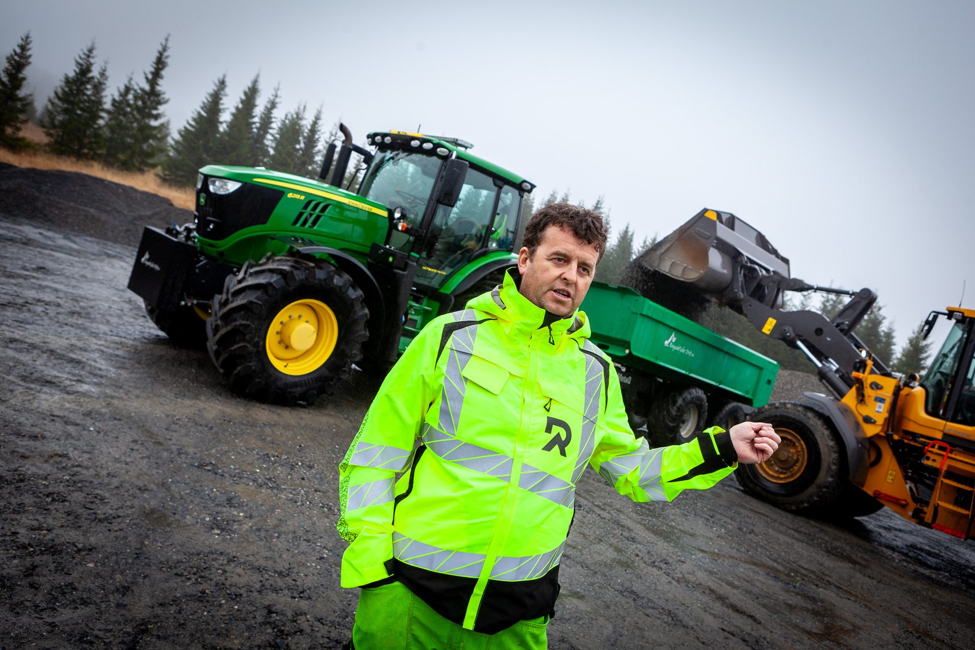 Mode of transport, Motor vehicle, Automotive tire, High-visibility clothing, Wheel, Tractor, Tread, Workwear