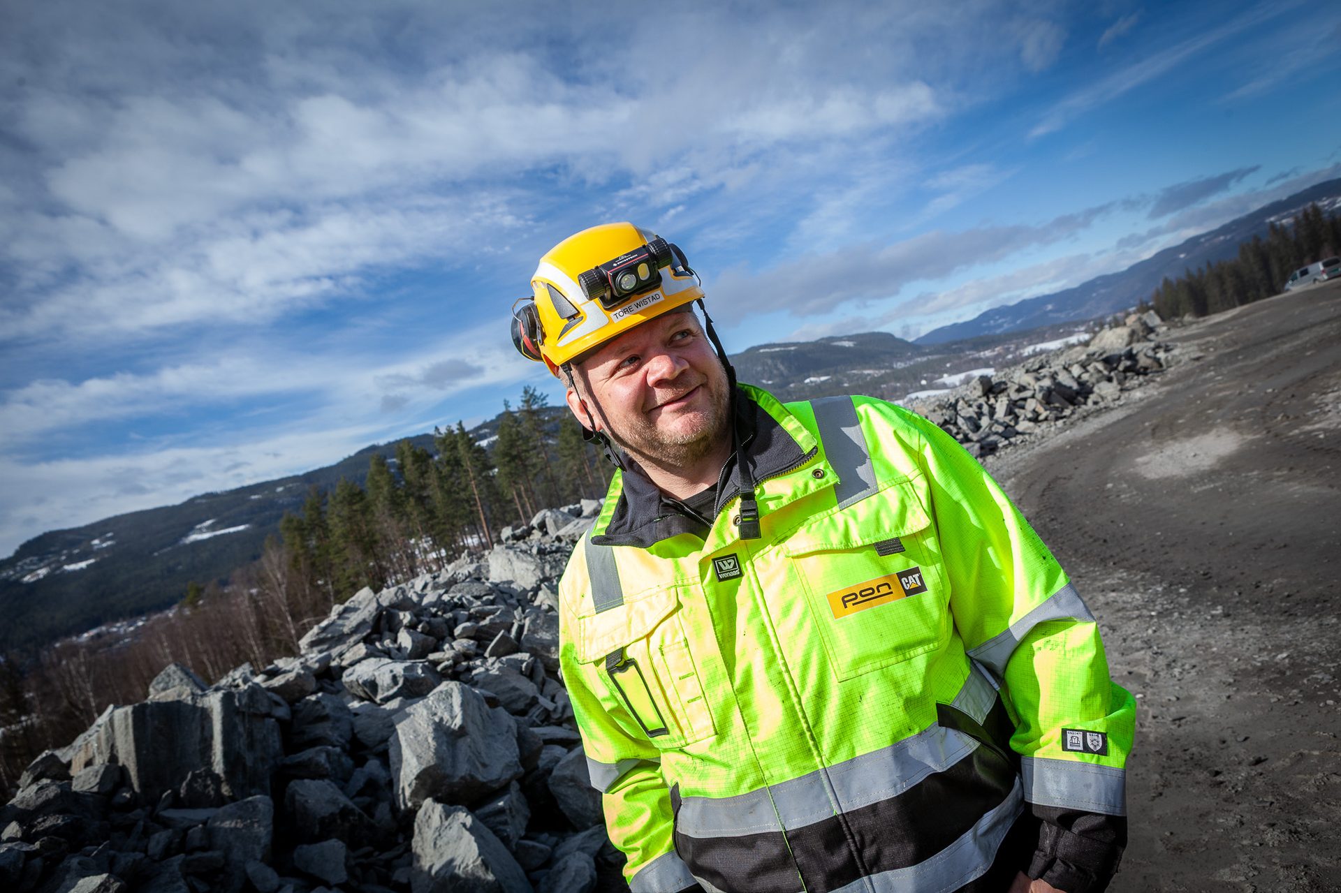 Personal protective equipment, High-visibility clothing, Hard hat, Blue-collar worker, Workwear, Helmet, Engineer, Job
