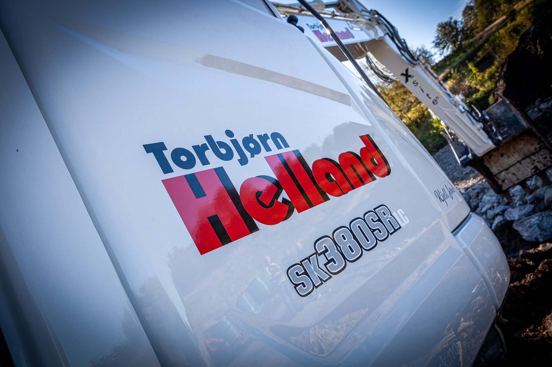 Automotive lighting, Motor vehicle, Plant, World, Font, Hood