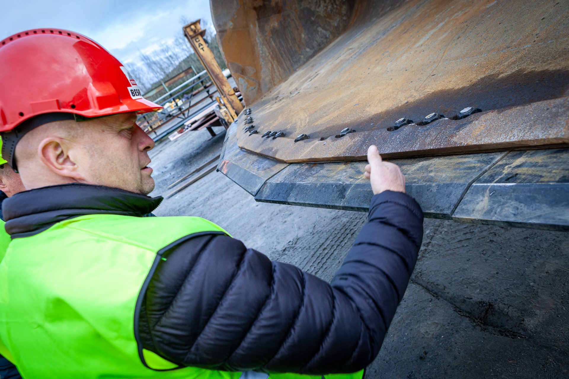 Personal protective equipment, Hard hat, High-visibility clothing, Construction worker, Workwear, Helmet, Jacket, Engineer