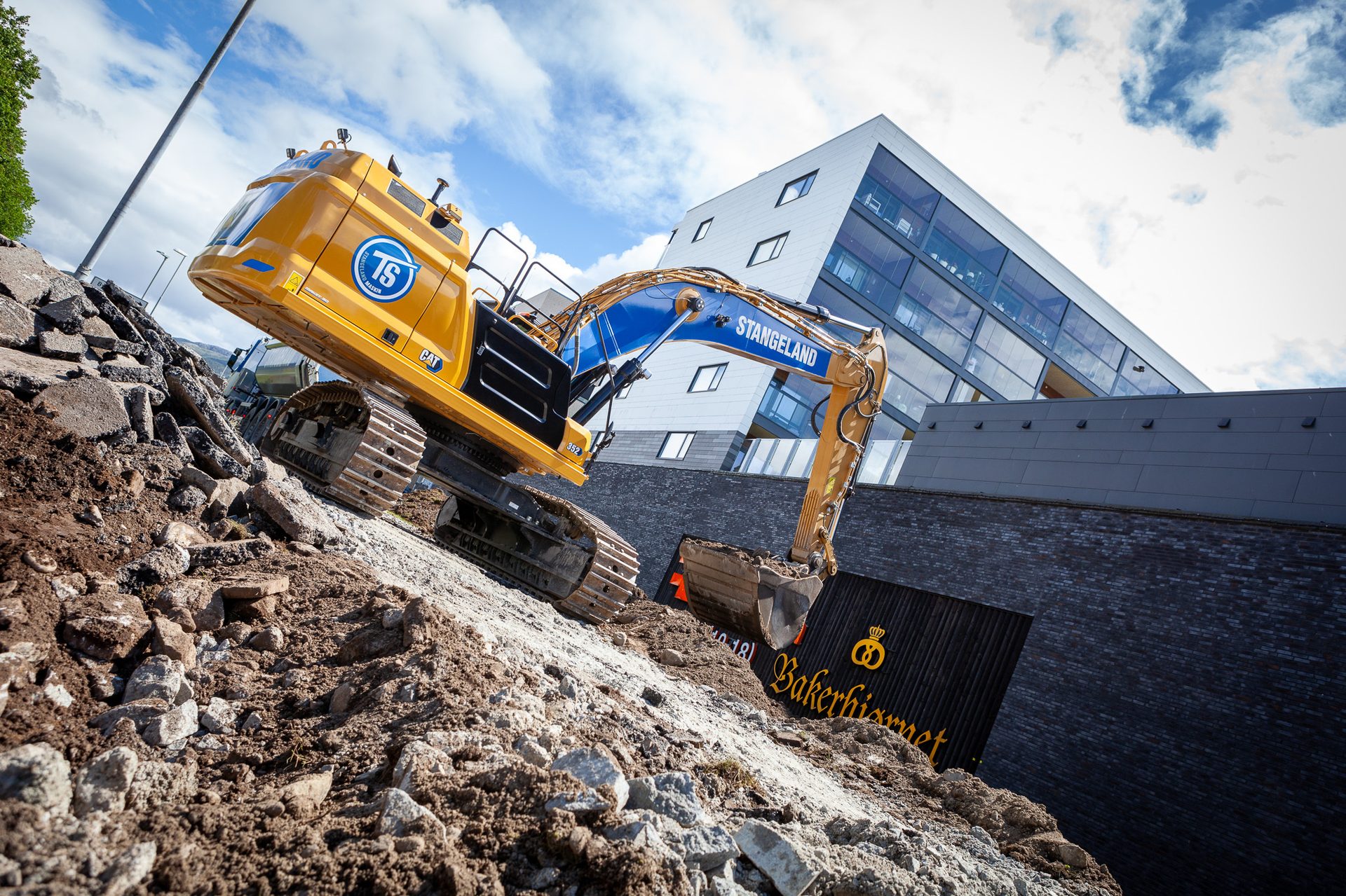 Cloud, Sky, Vehicle, Asphalt, Building, Slope