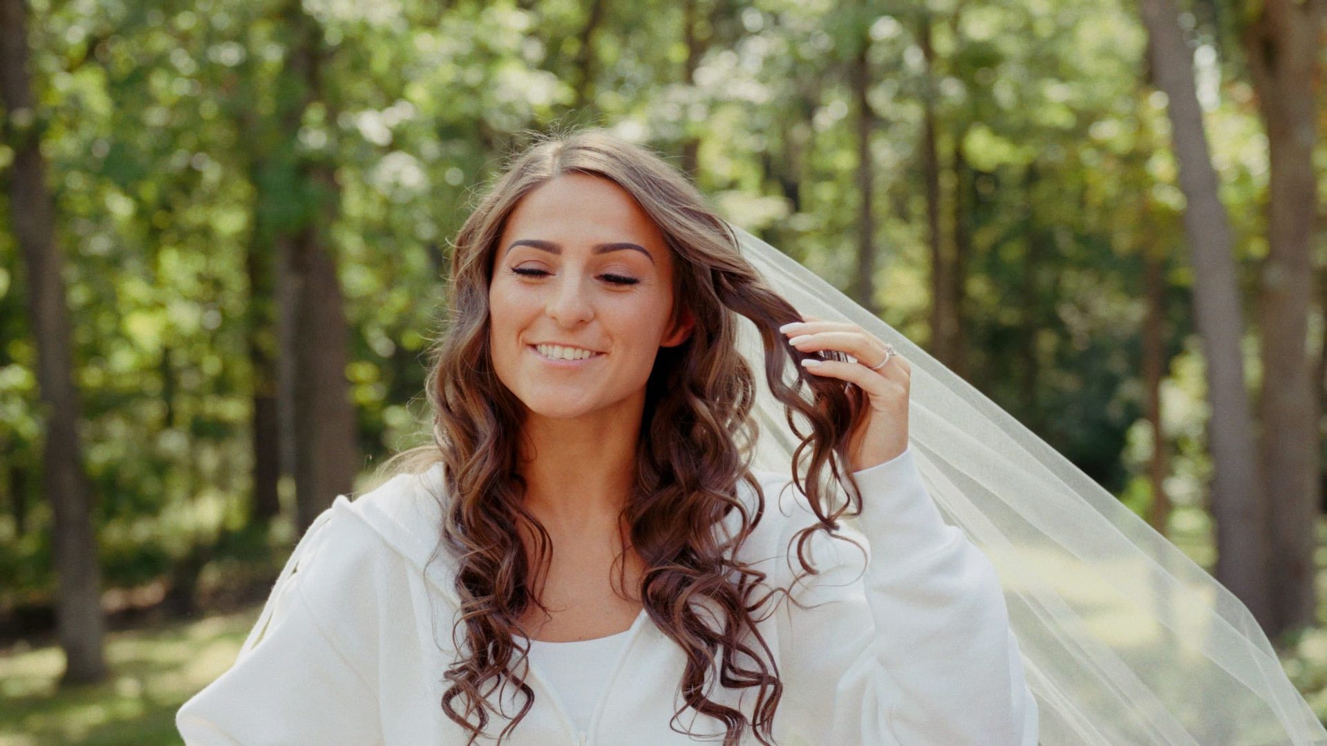 Facial expression, Long hair, Bridal Clothing, Portrait photography, Happiness, Beauty, Hairstyle, Smile, Fashion, Bride