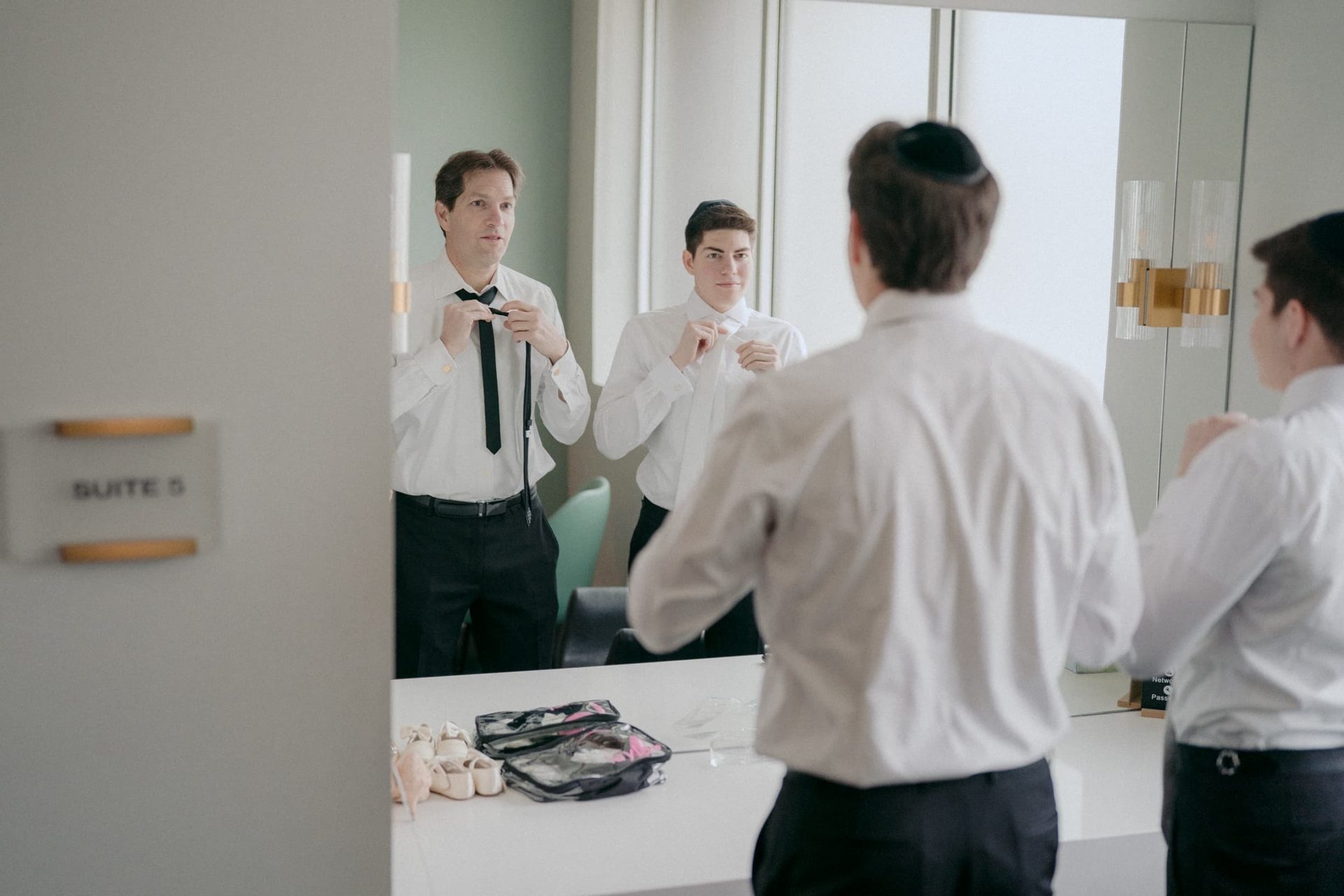 Formal wear, Dress shirt, White-collar worker, Suit trousers, Collar, Standing