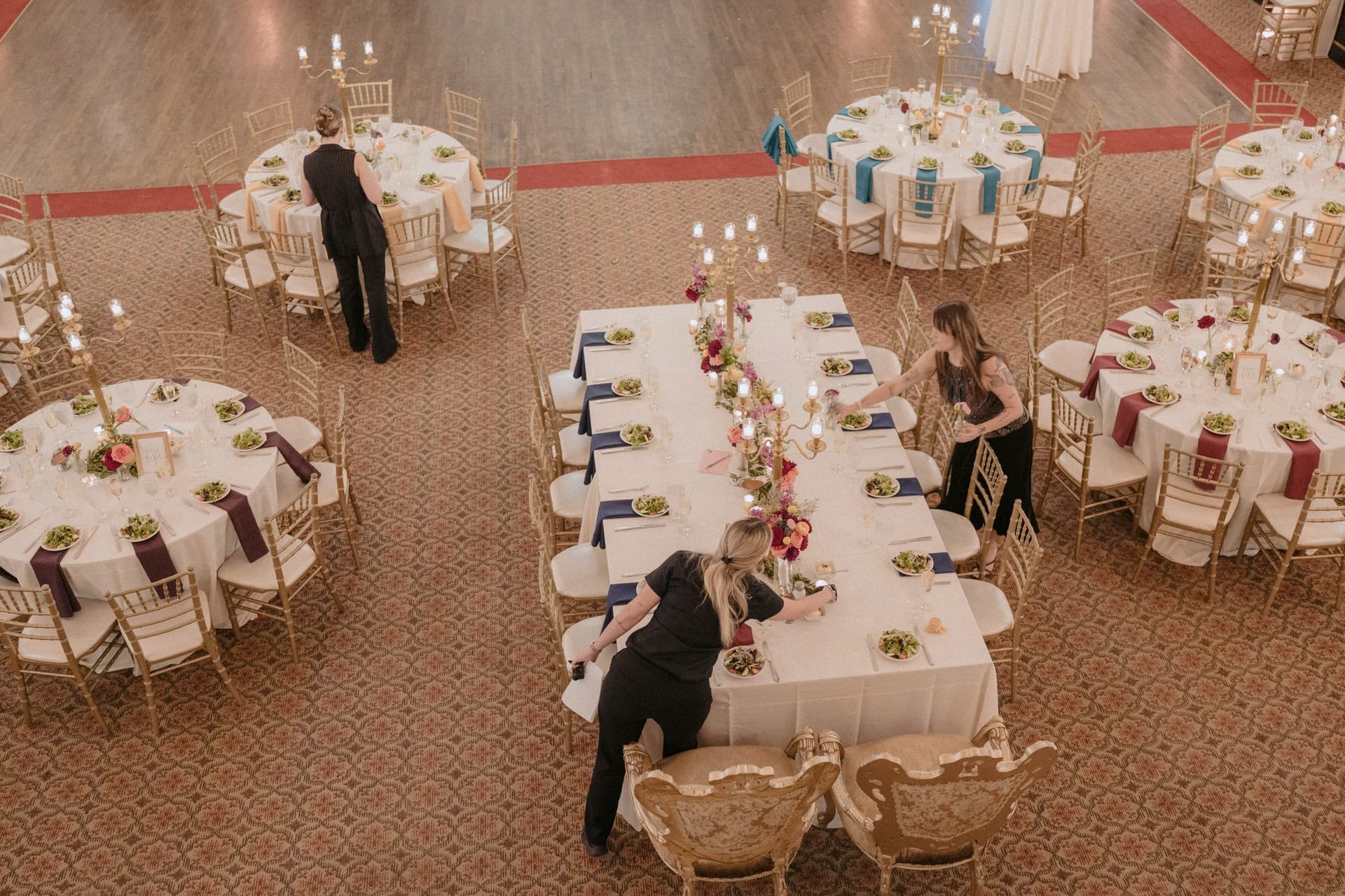 Formal wear, Event, Furniture, Textile, Table, Chair, Ceremony, Tablecloth, Hall, Banquet