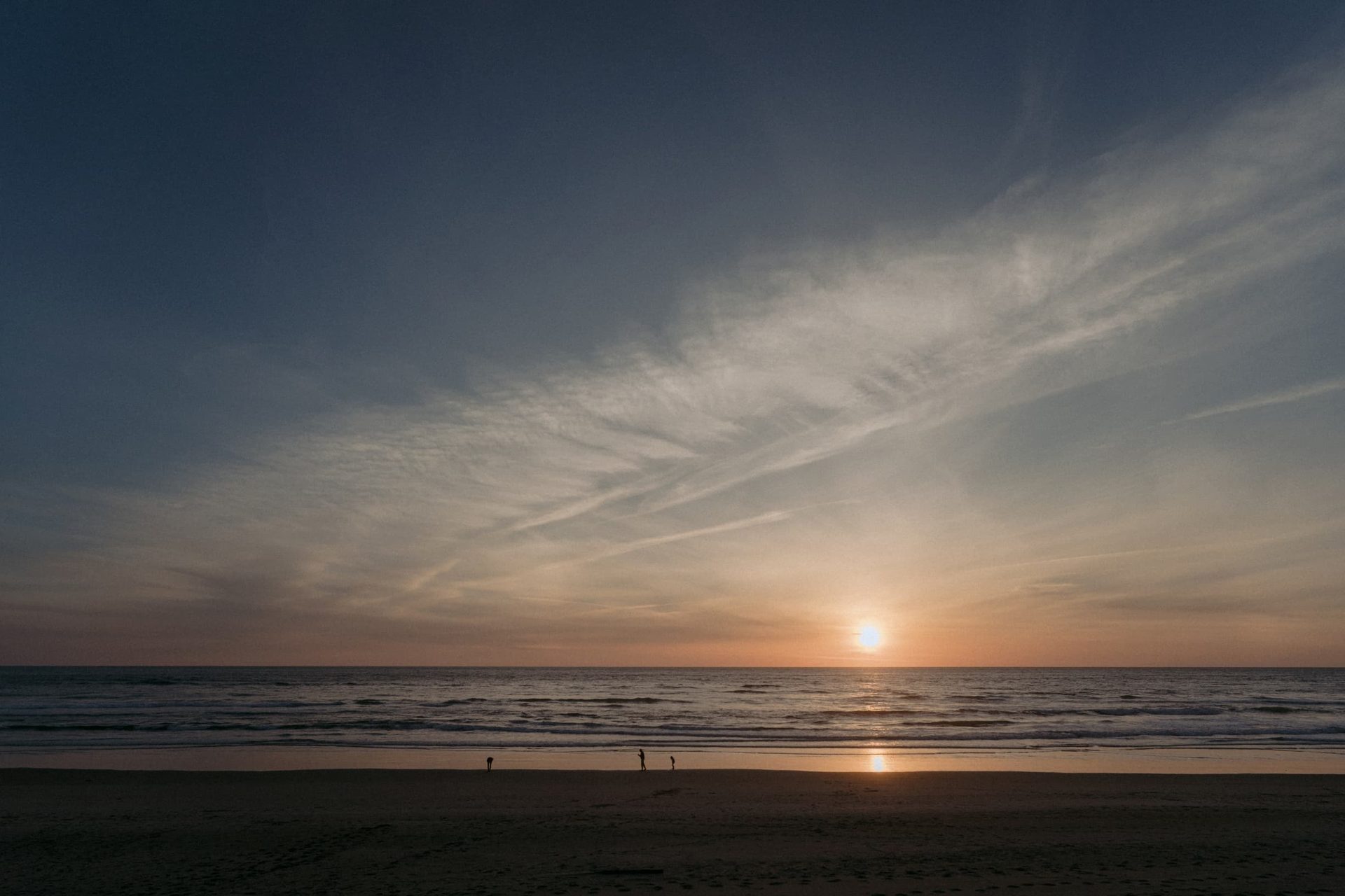 Sky, Horizon, Daytime, Cloud, Beach, Fluid, Sea, Dusk, Sunset, Sunrise