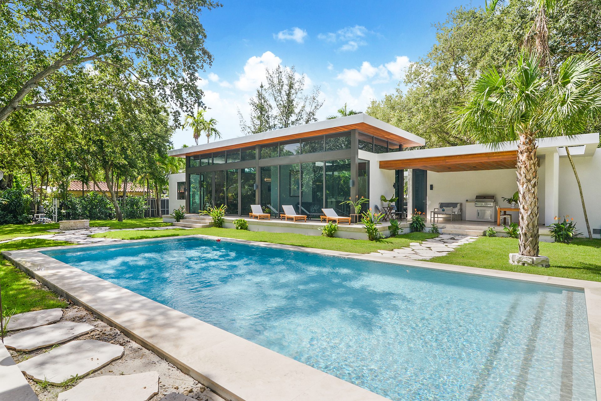 Swimming pool, Water, Plant, Property, Building, Sky, Cloud, Tree, Azure, Window