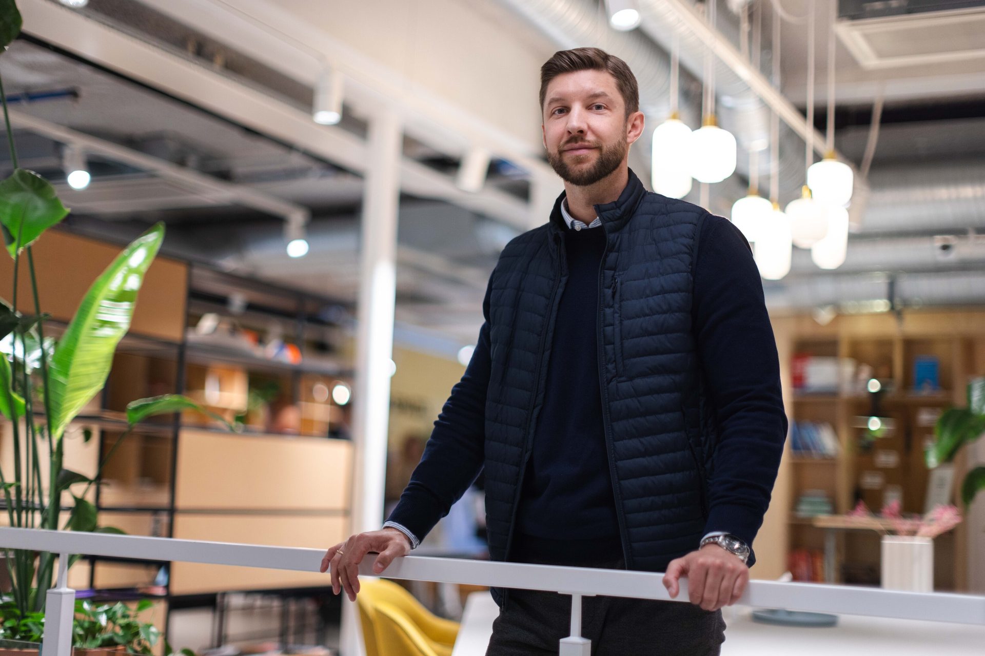 Dress shirt, Plant, Sleeve, Yellow, Collar
