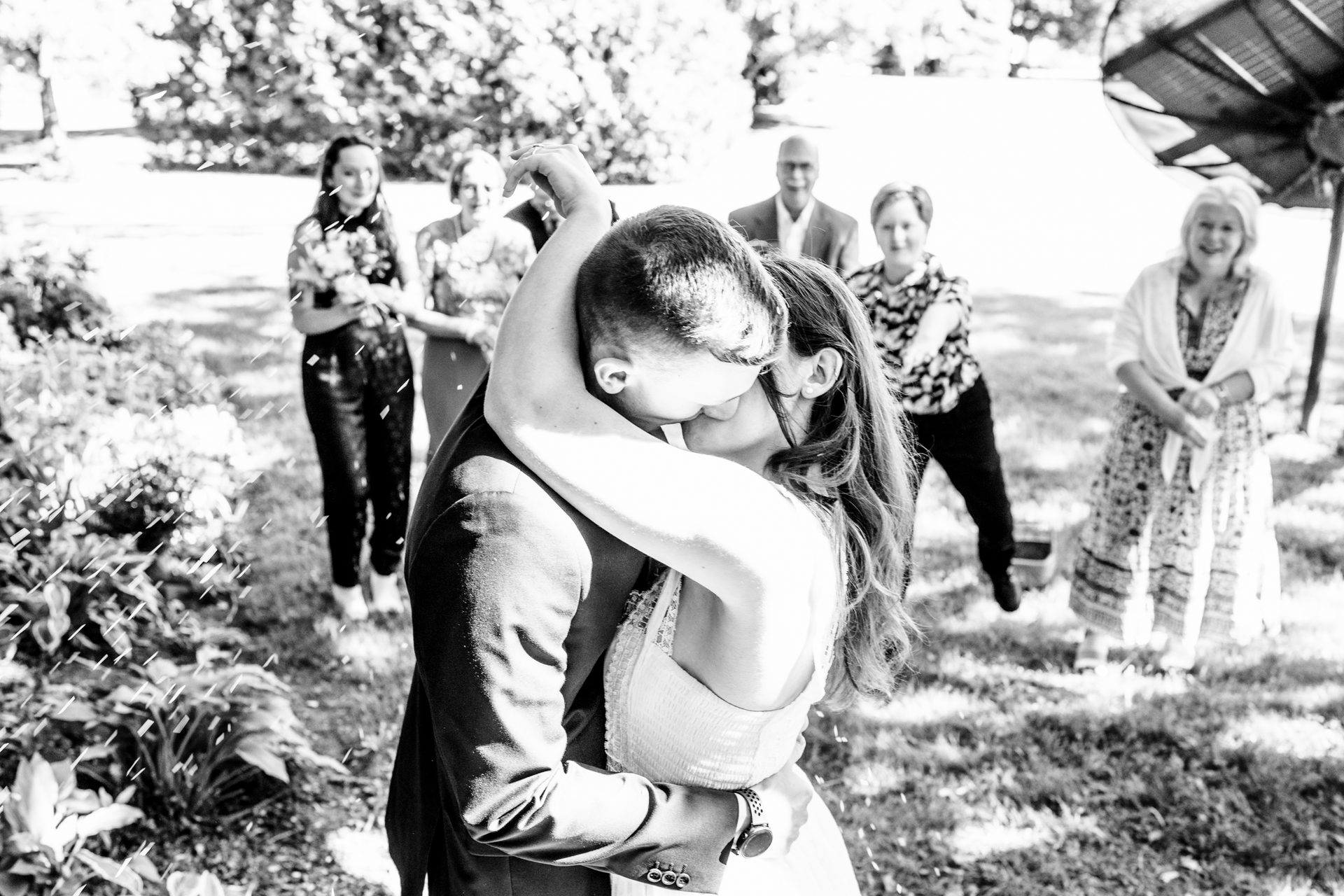People in nature, Flash photography, Bridal clothing, Plant, Hairstyle, White, Human, Black, Black-and-white, Gesture