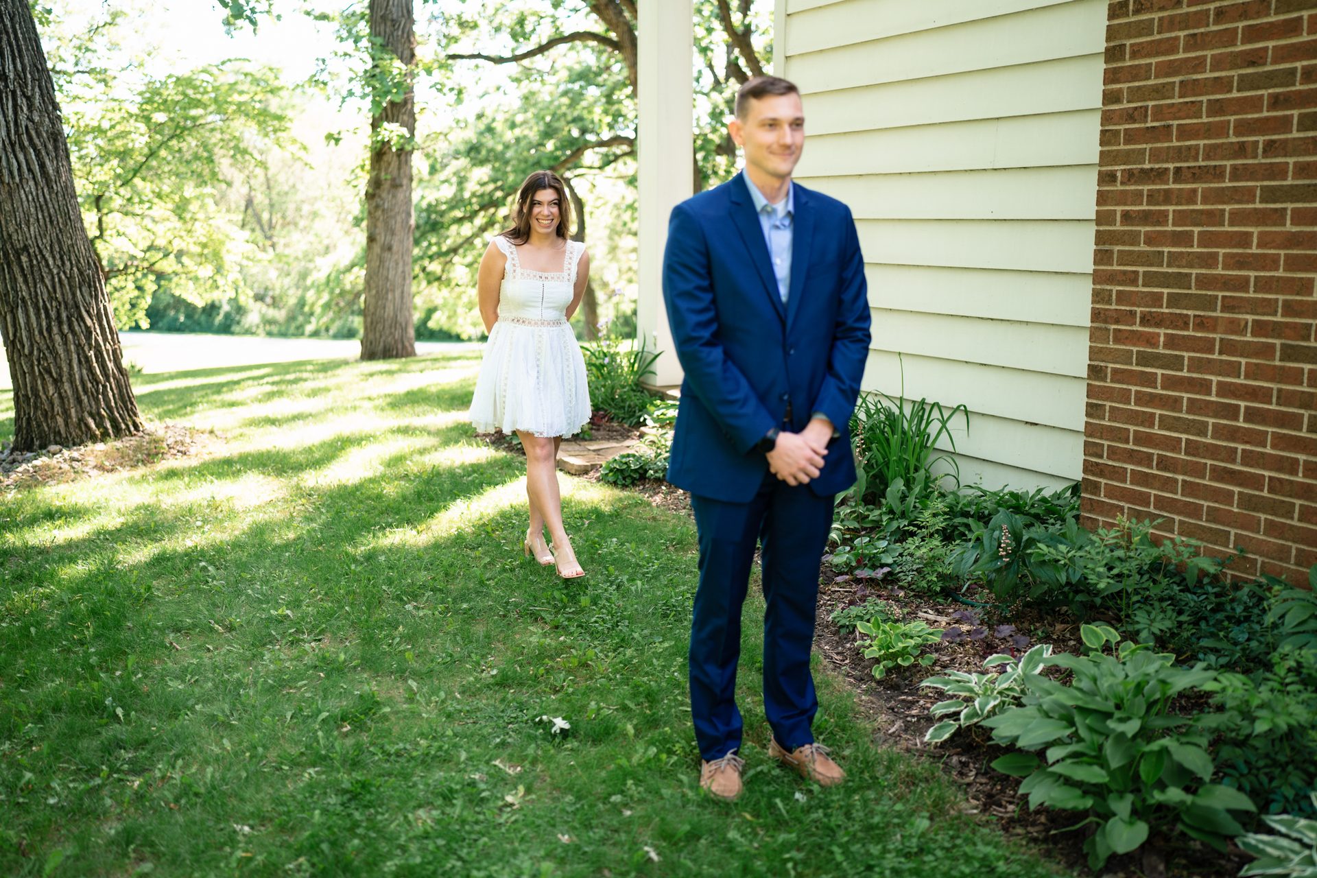 People in nature, Natural environment, Flash photography, Plant, Trousers, Smile, Dress, Tree, Happy, Gesture