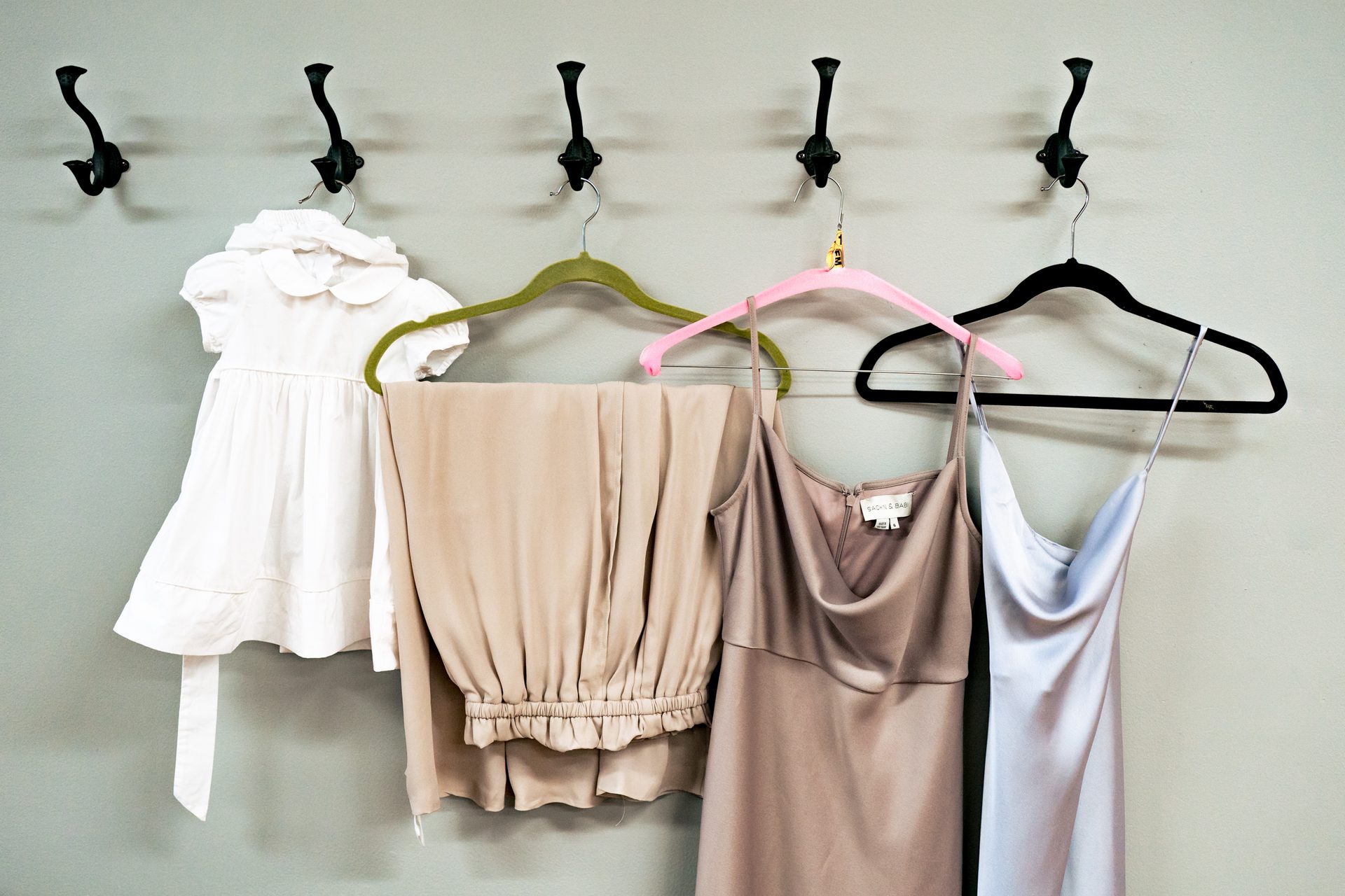 Clothes hanger, Neck, Textile, Sleeve, T-shirt, Font