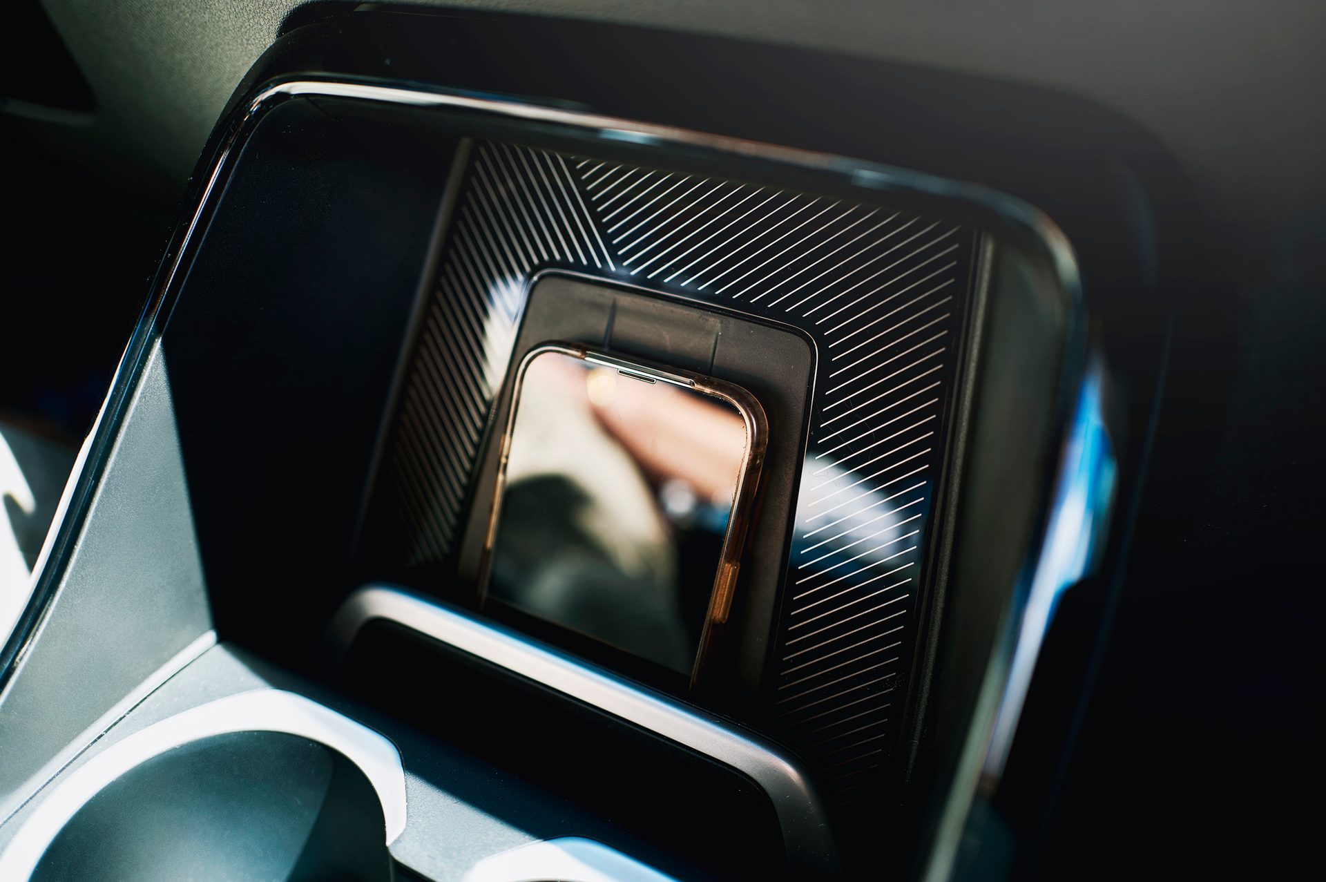 Personal luxury car, Automotive lighting, Motor vehicle, Hood, Grille