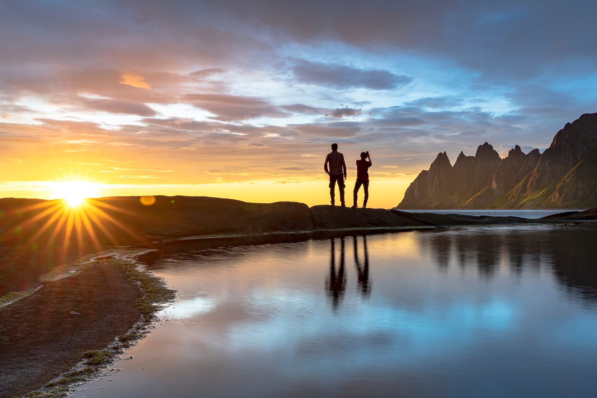 Coastal and oceanic landforms, Water resources, Natural landscape, Cloud, Sky, Afterglow, Dusk, Sunset, Sunlight