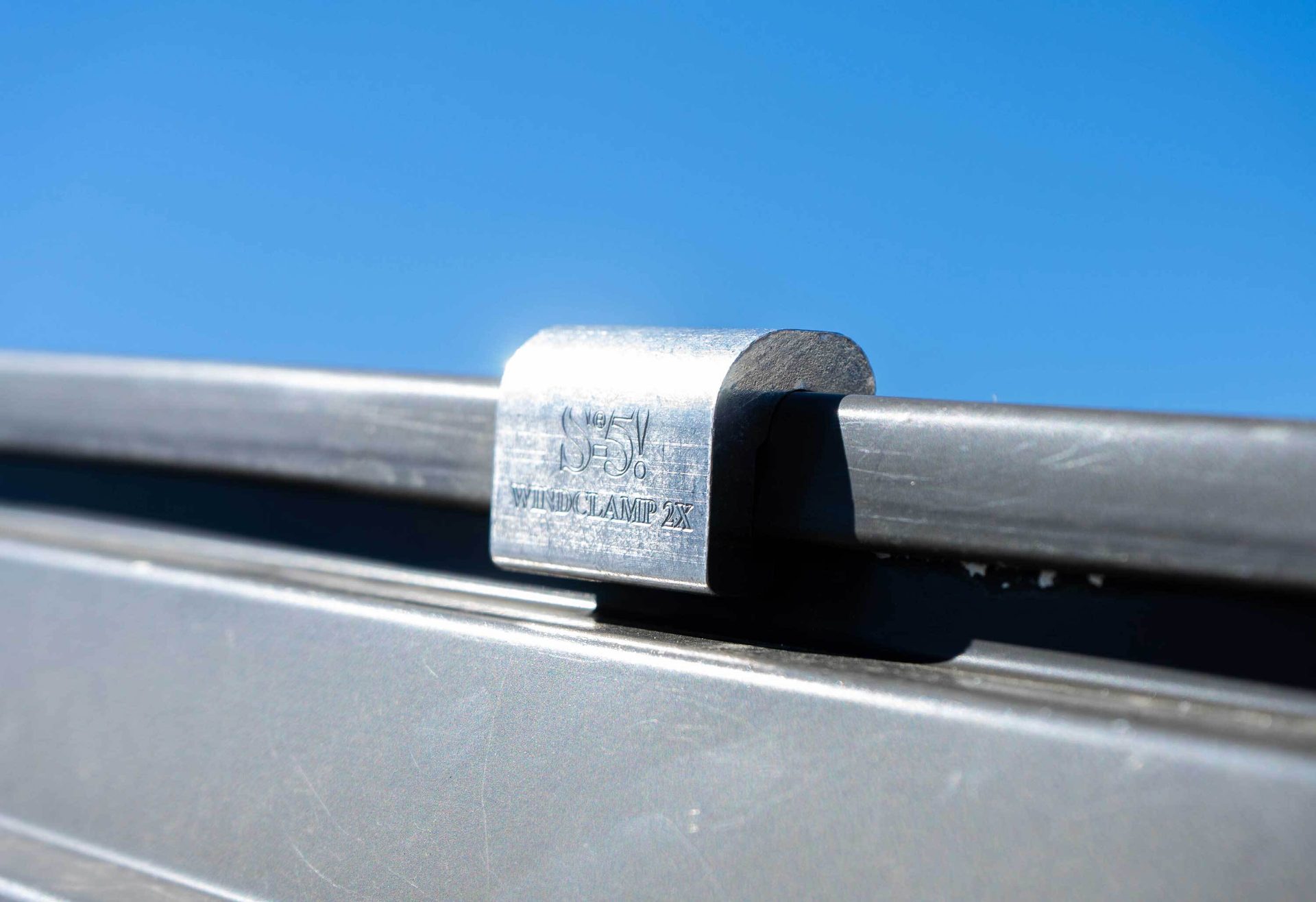 Automotive tire, Vehicle door, Sky, Hood, Bumper, Rim
