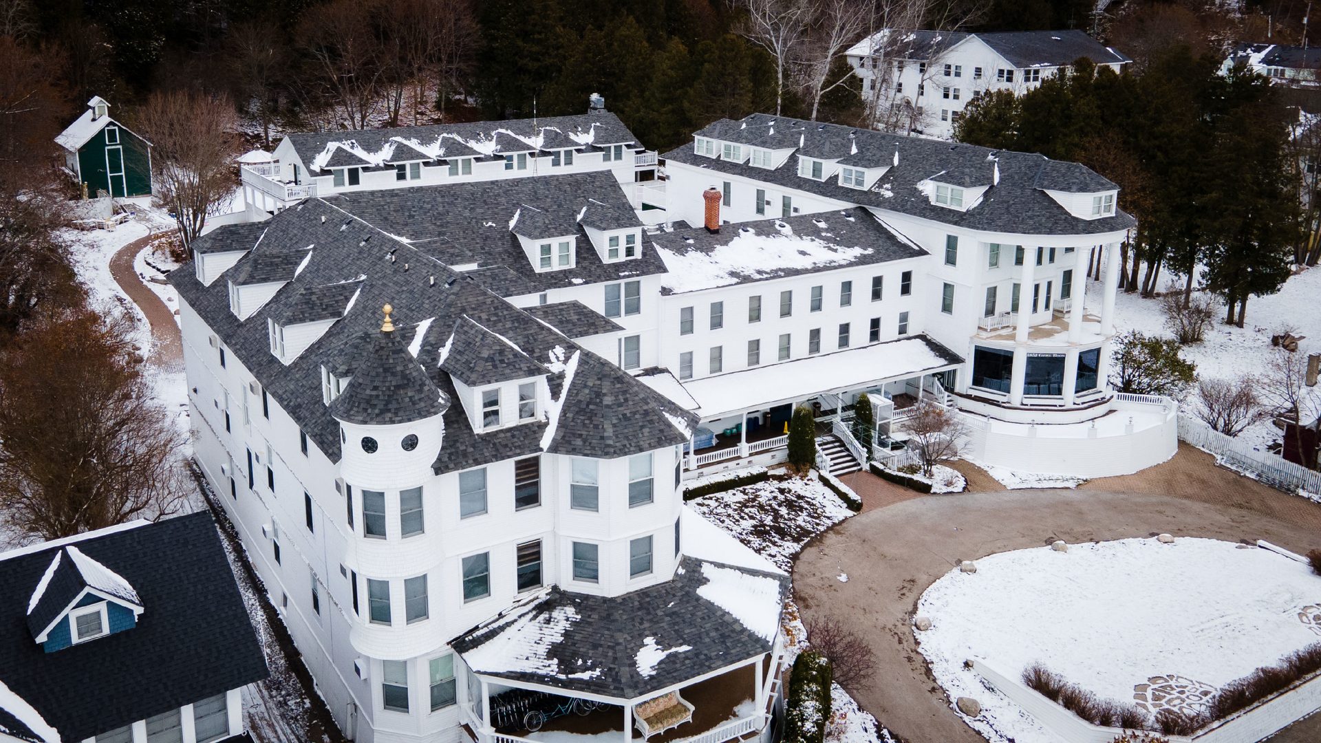 Urban design, Building, Window, Snow, House, World, Architecture, Landscape