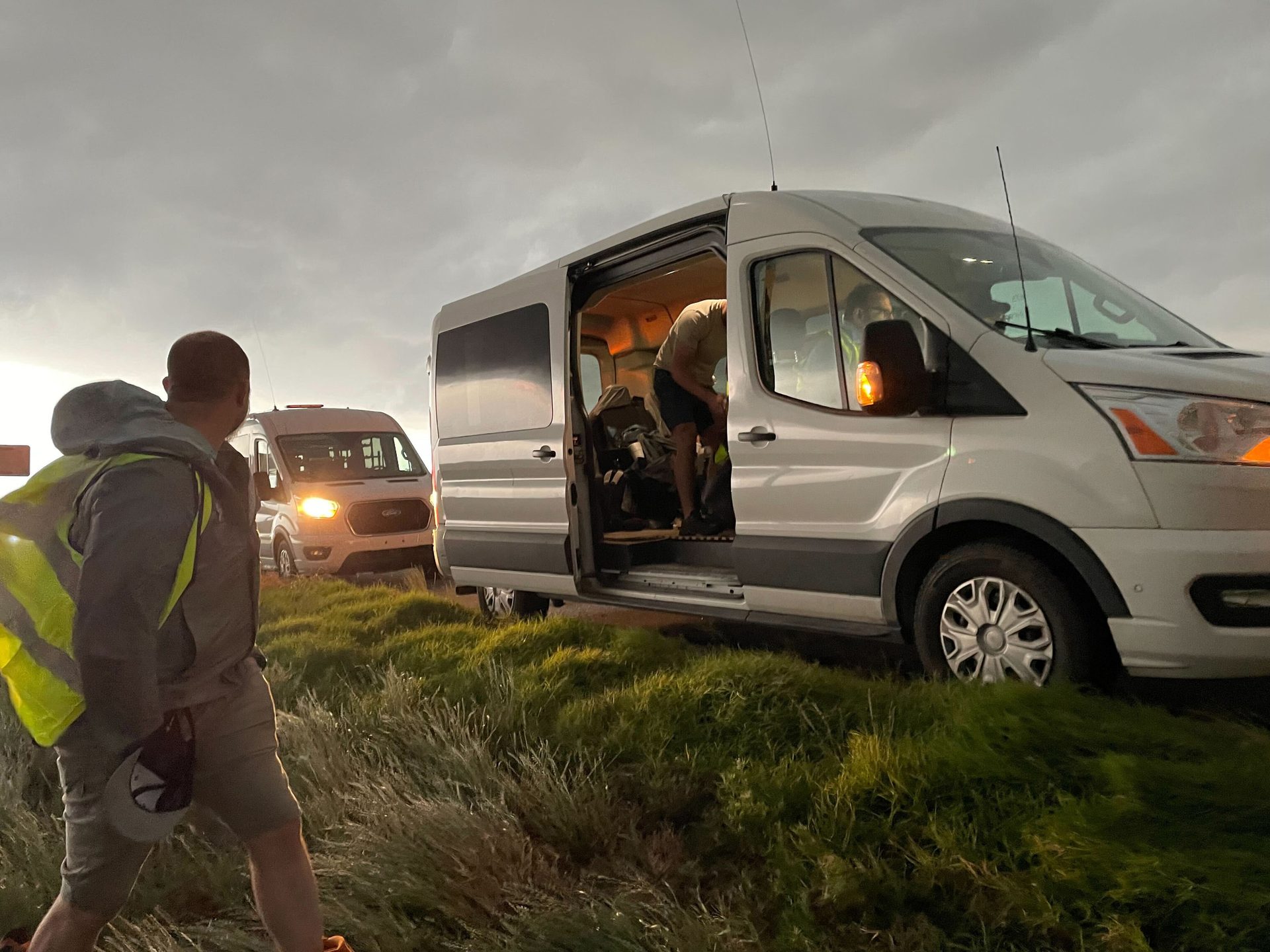 Land vehicle, Compact van, Wheel, Tire, Cloud, Sky, Car