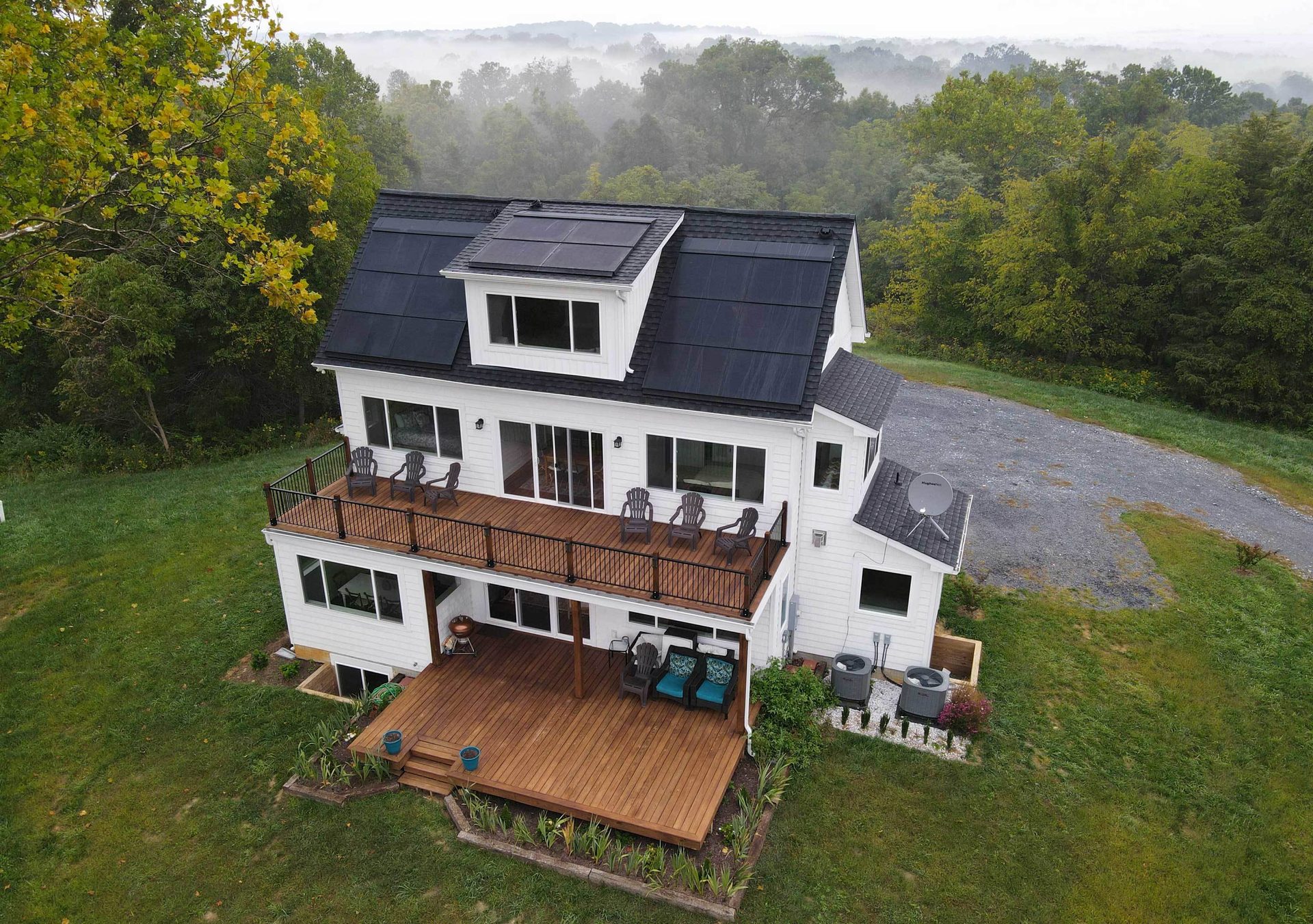 Land lot, Building, Window, Property, House, Plant, Tree, Architecture, Cottage, Landscape