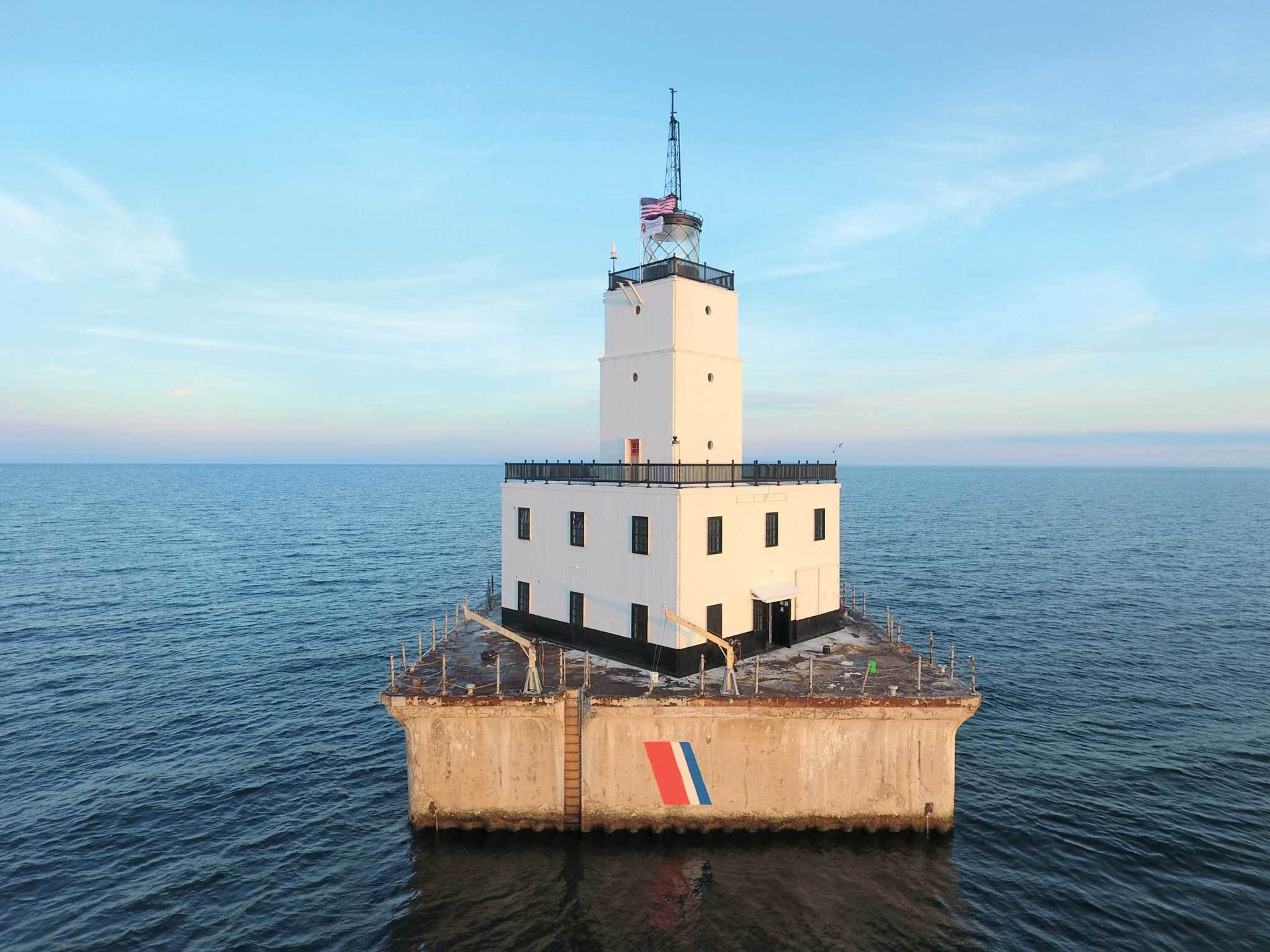 Water, Lighthouse, Sky, Liquid, Cloud, Beacon