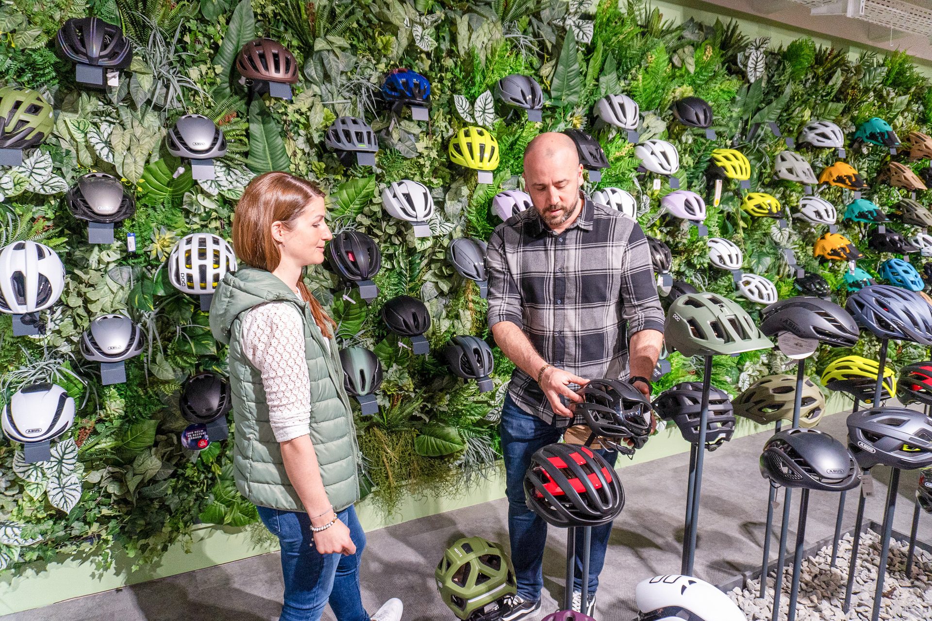 Protective gear in sports, Bicycles--Equipment and supplies, Bicycle helmet