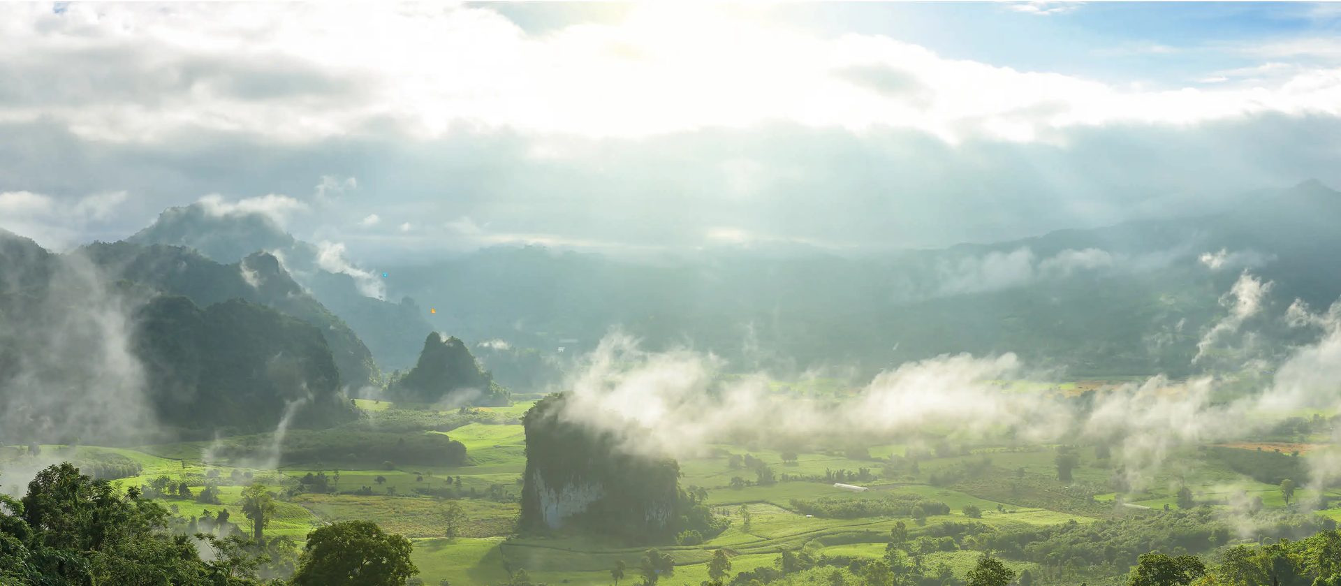 Mountainous landforms, Natural landscape, atmospheric phenomenon, Mountain, Green, Nature, Hill, Cloud, Vegetation, Highland