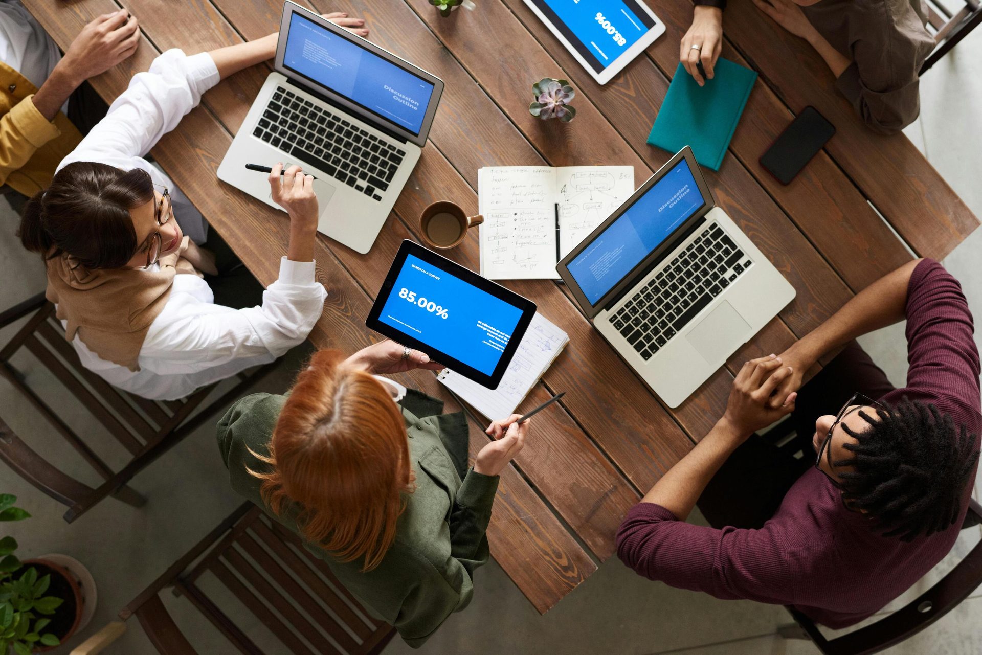 Personal computer, Space bar, Hand, Laptop, Arm, Netbook, Human, Touchpad