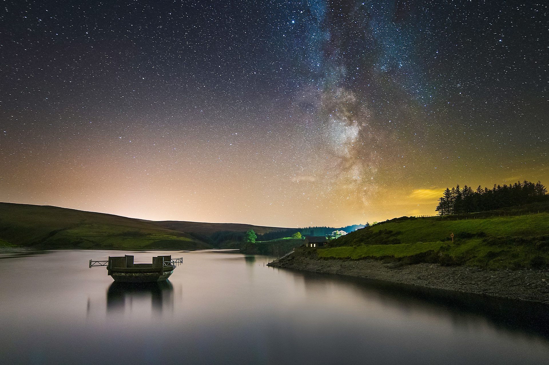 Natural landscape, Atmospheric phenomenon, Water, Sky, Atmosphere, Nature, Plant, Star, Lake