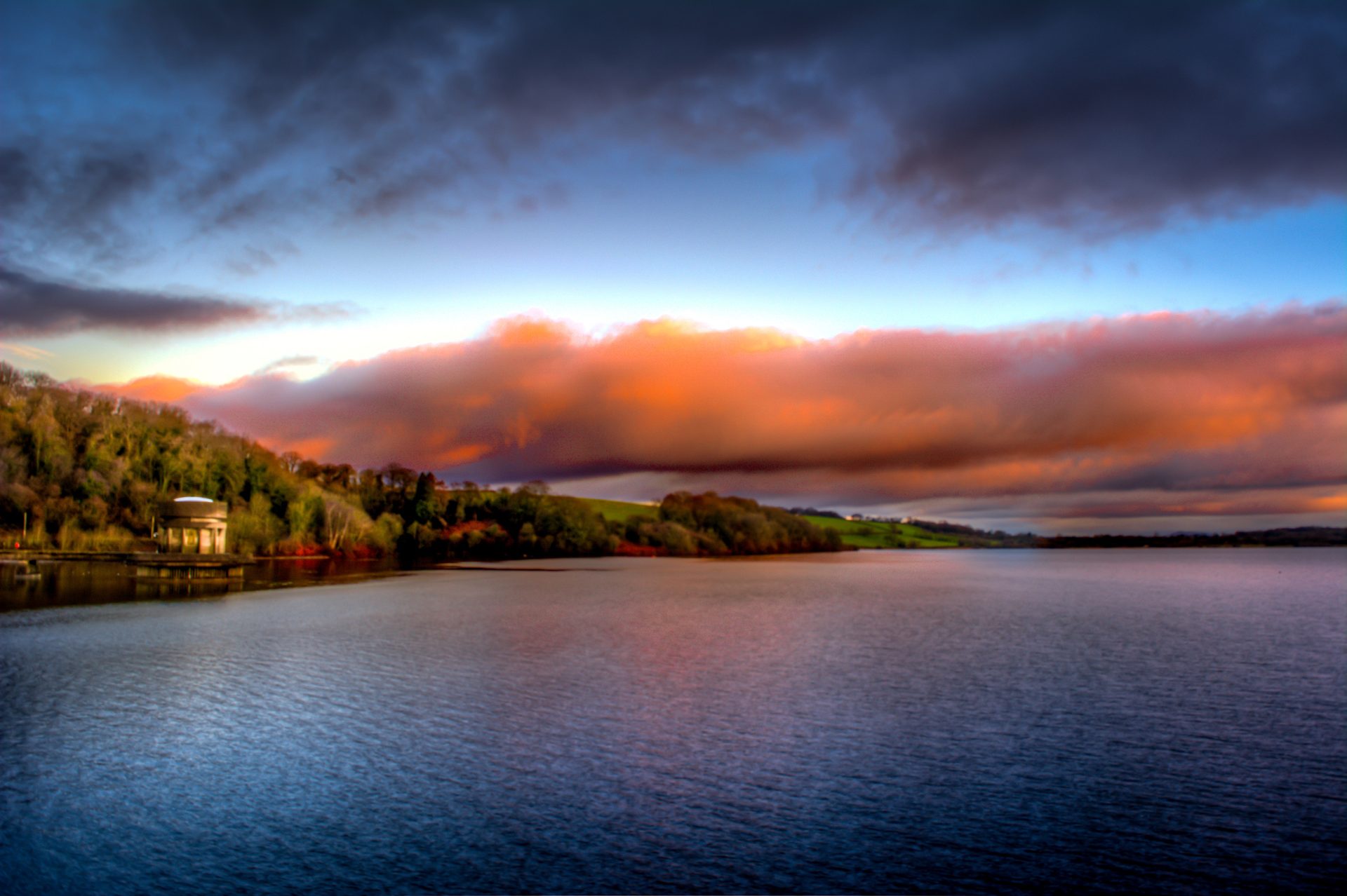 Natural landscape, Cloud, Sky, Water, Atmosphere, Afterglow, Tree, Highland, Lake