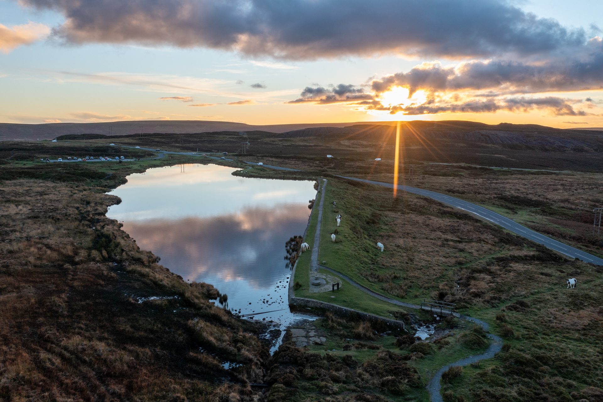 Water resources, Natural landscape, Cloud, Sky, Ecoregion, Highland, Dusk, Lake, Afterglow