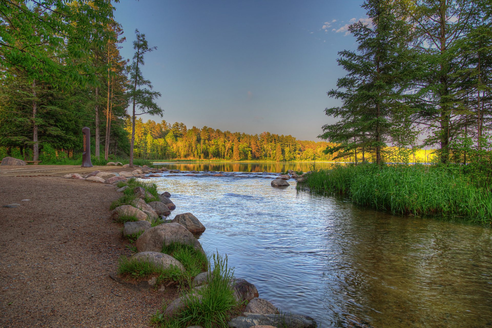 Fluvial landforms of streams, Natural landscape, Riparian zone, Water, Plant, Sky, Tree, Larch, Lake, Watercourse