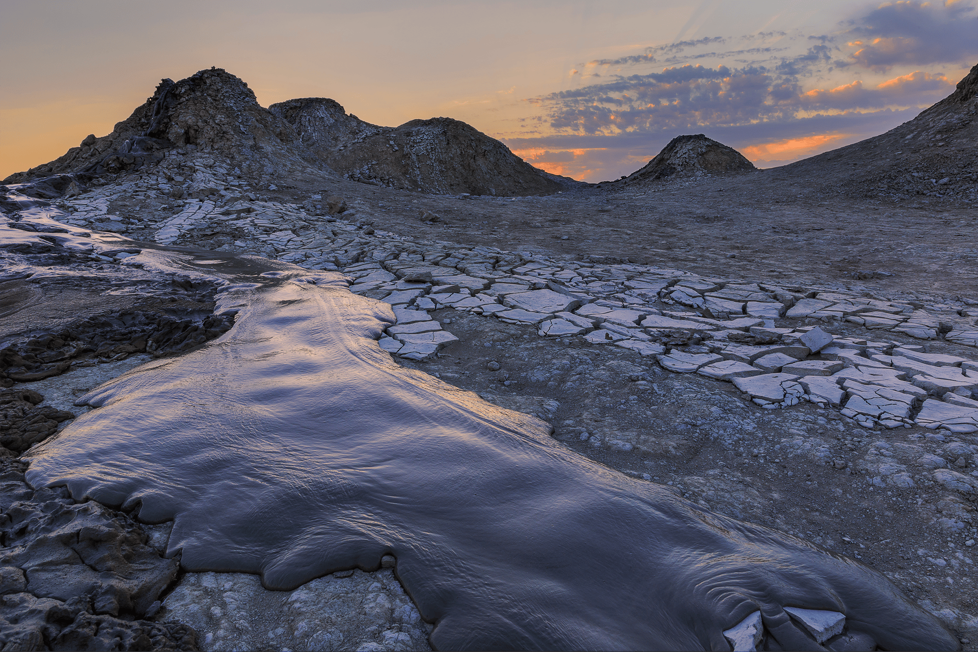 Natural landscape, Glacial landform, Cloud, Mountain, Sky, Ecoregion, Highland, Terrain, Dusk, Slope