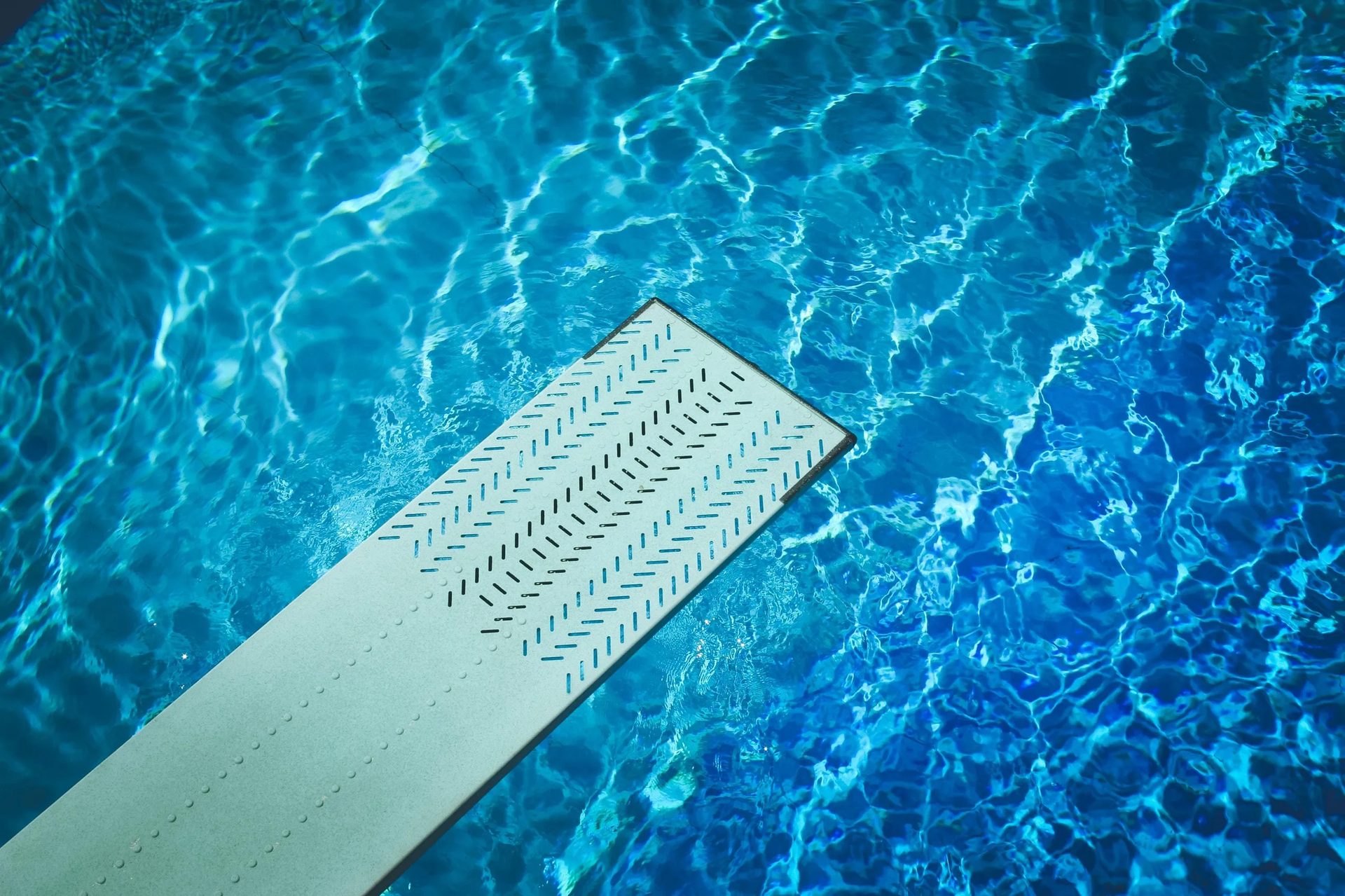 Body of water, Swimming pool, Liquid, Azure, Fluid, Aqua