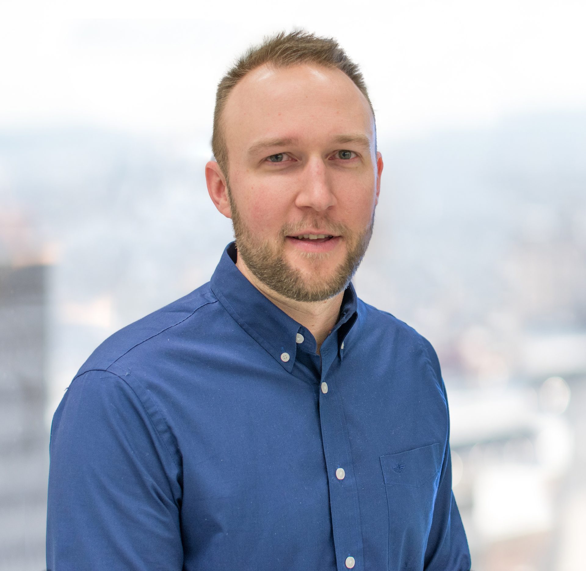 Dress shirt, Forehead, Chin, Neck, Beard, Sleeve, Collar