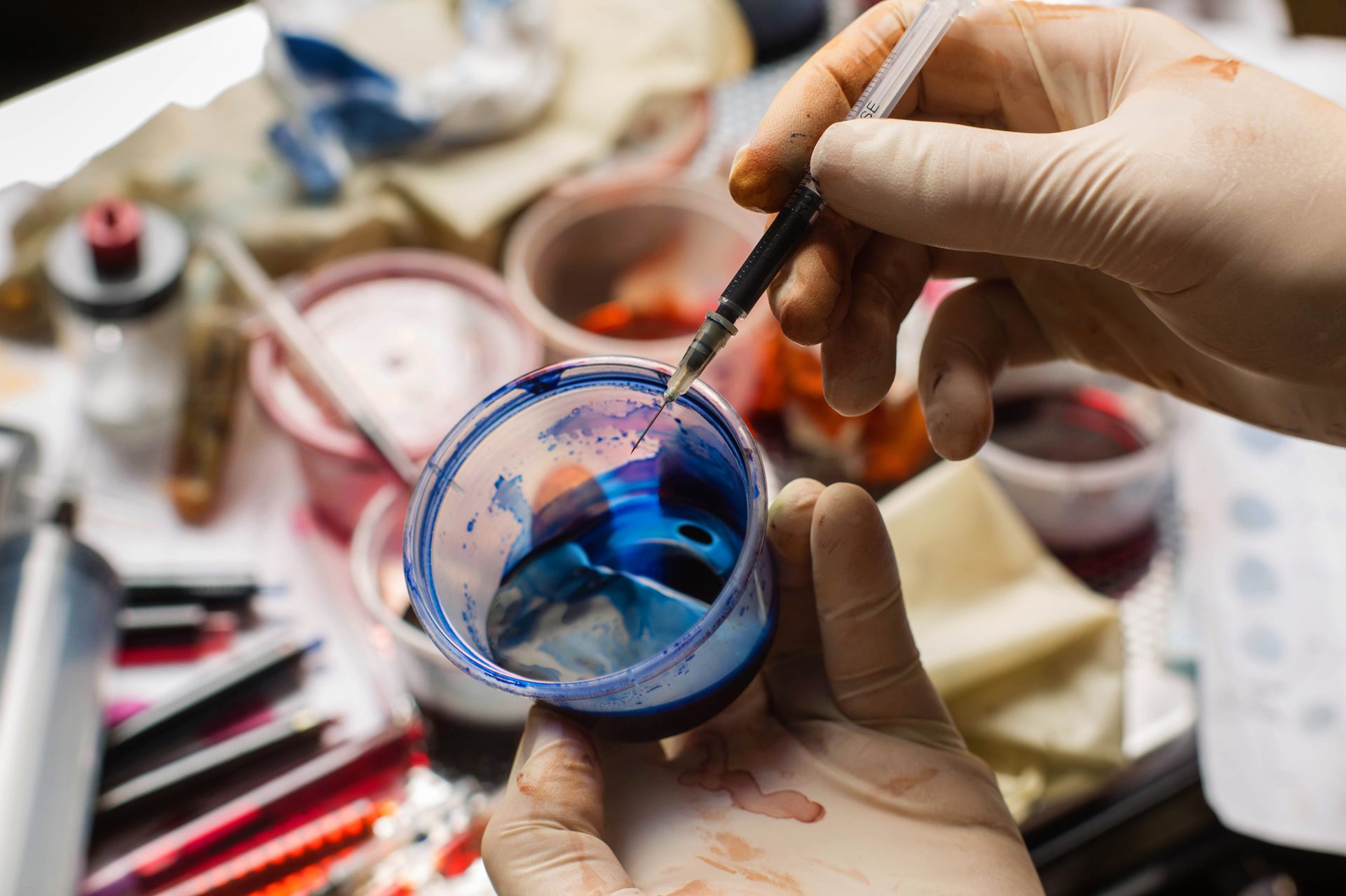 Kitchen utensil, Magnifying glass, Hand, Magnifier, Tableware, Finger, Paint, Nail, Eyewear