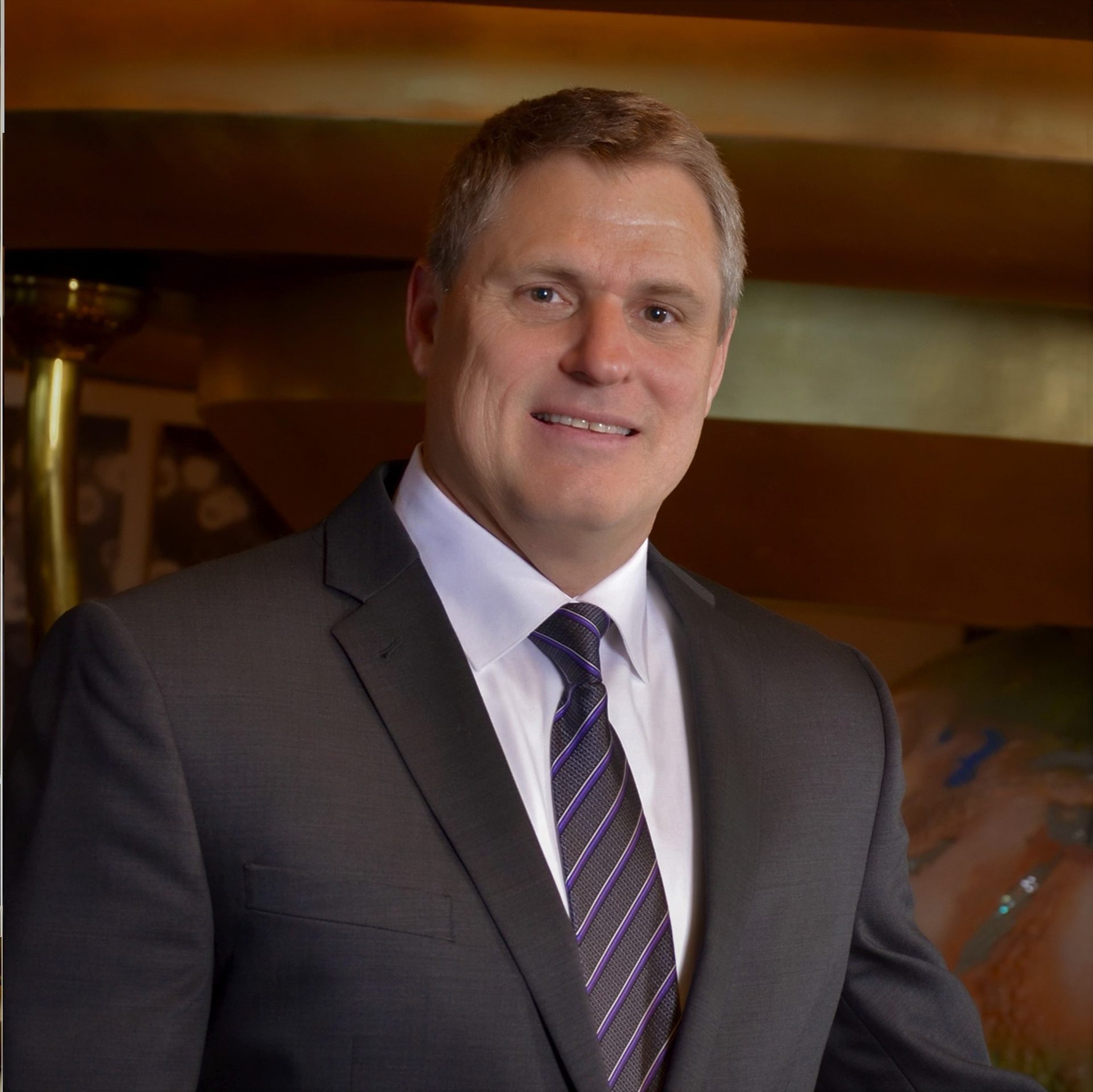 Facial expression, Dress shirt, Chin, Tie, Smile, Sleeve, Gesture, Suit, Collar