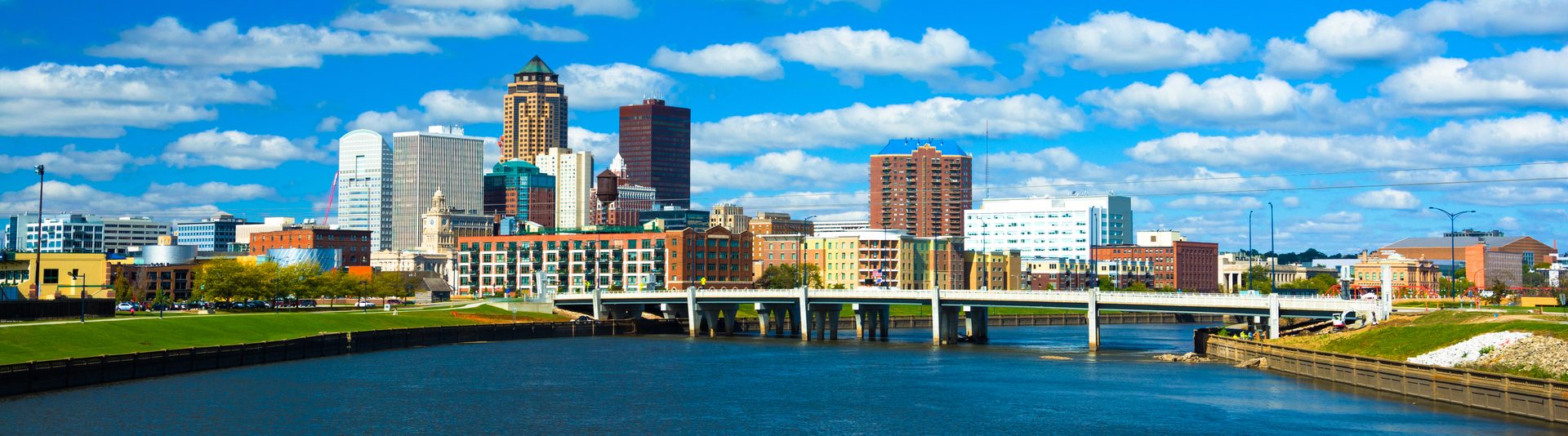Body of water, Tower block, Cloud, Sky, Building, Daytime, Skyscraper, Blue, Lake