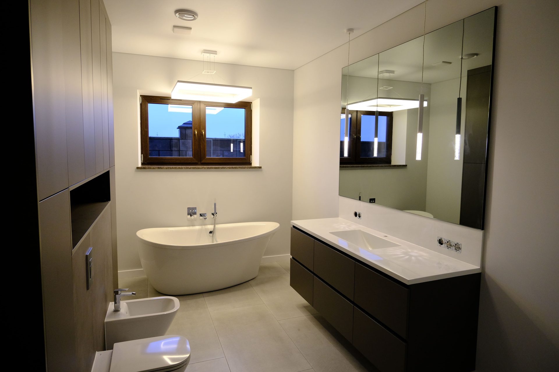 Interior design, Bathroom Sink, Plumbing fixture, Flooring, Wall, Mirror, Floor