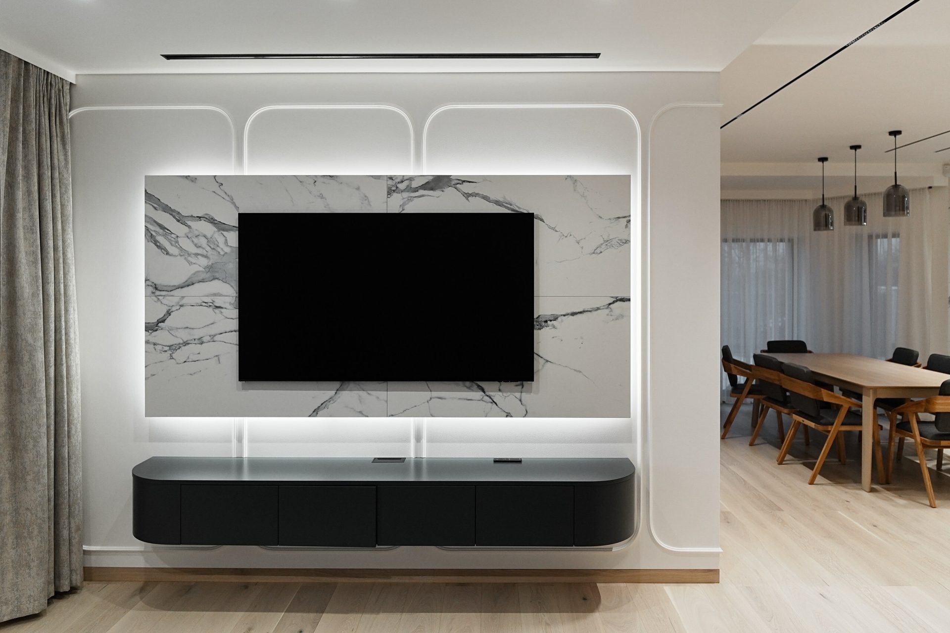 Interior design, Television set, Electronic device, Living room, Furniture, Wood, Flooring, Floor, Lighting