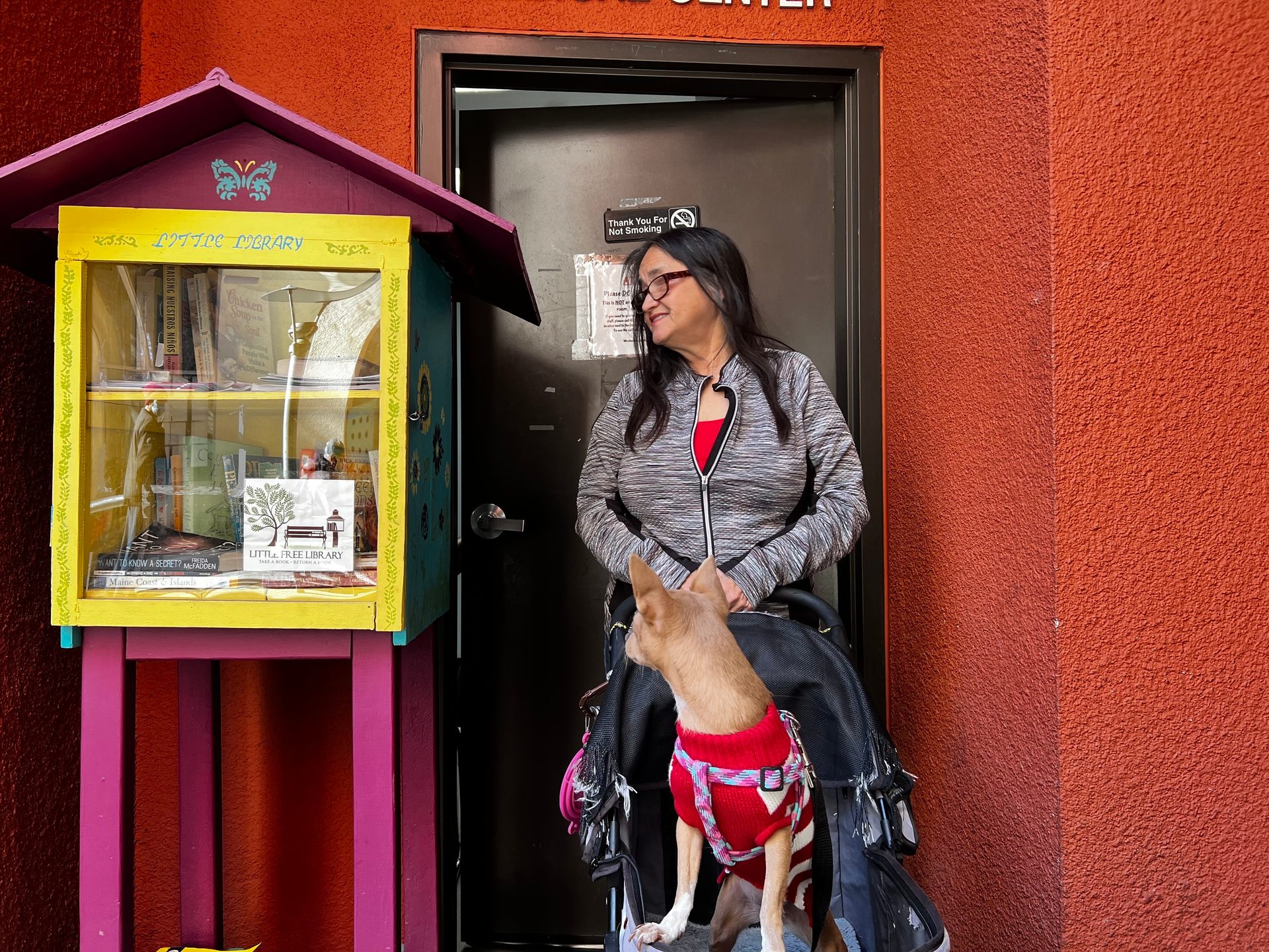 Telephone booth, Smile, Eyewear, Pink, Waist