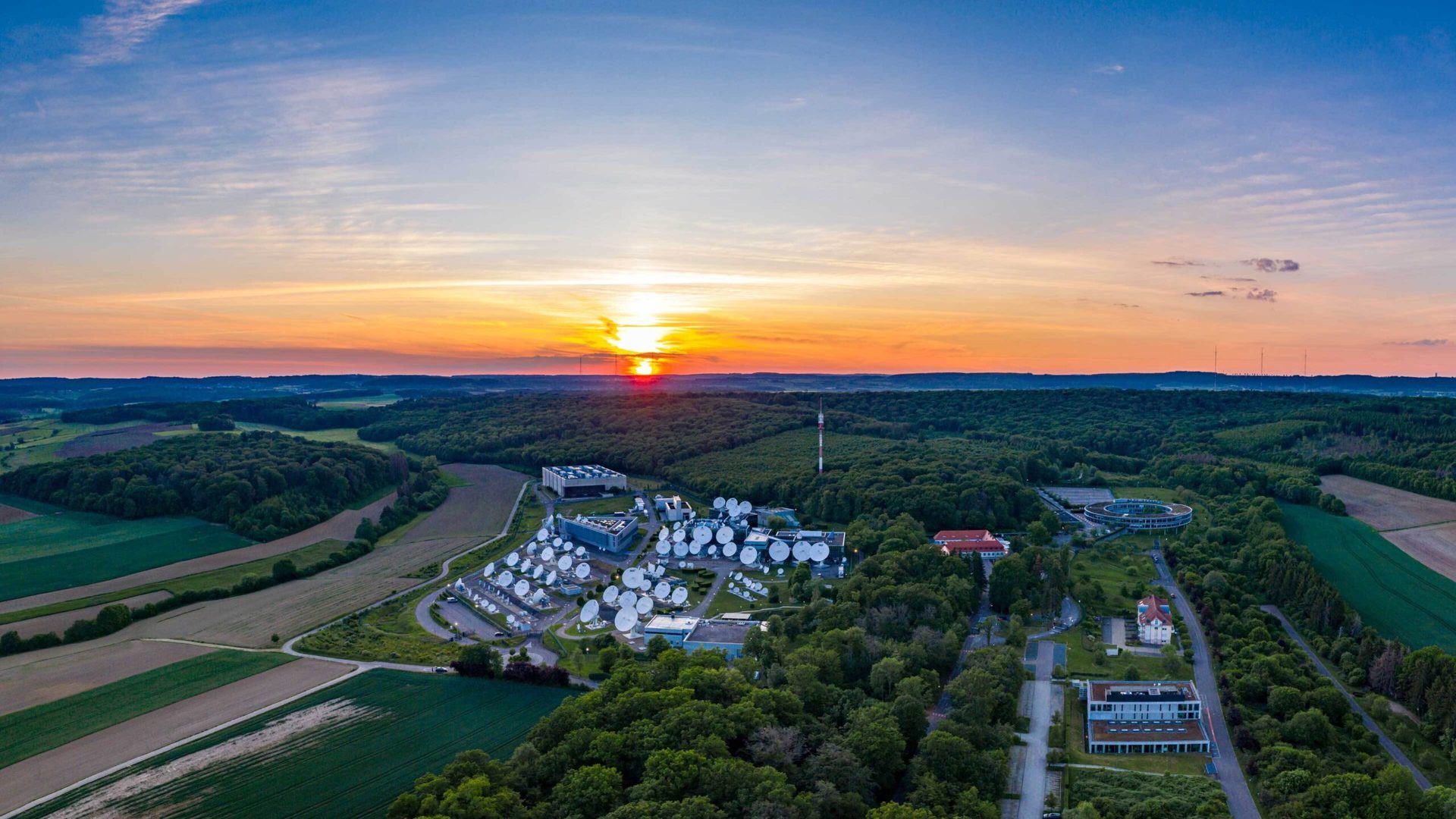 Bird's-eye view, Aerial photography, Residential area, Landscape, Suburb