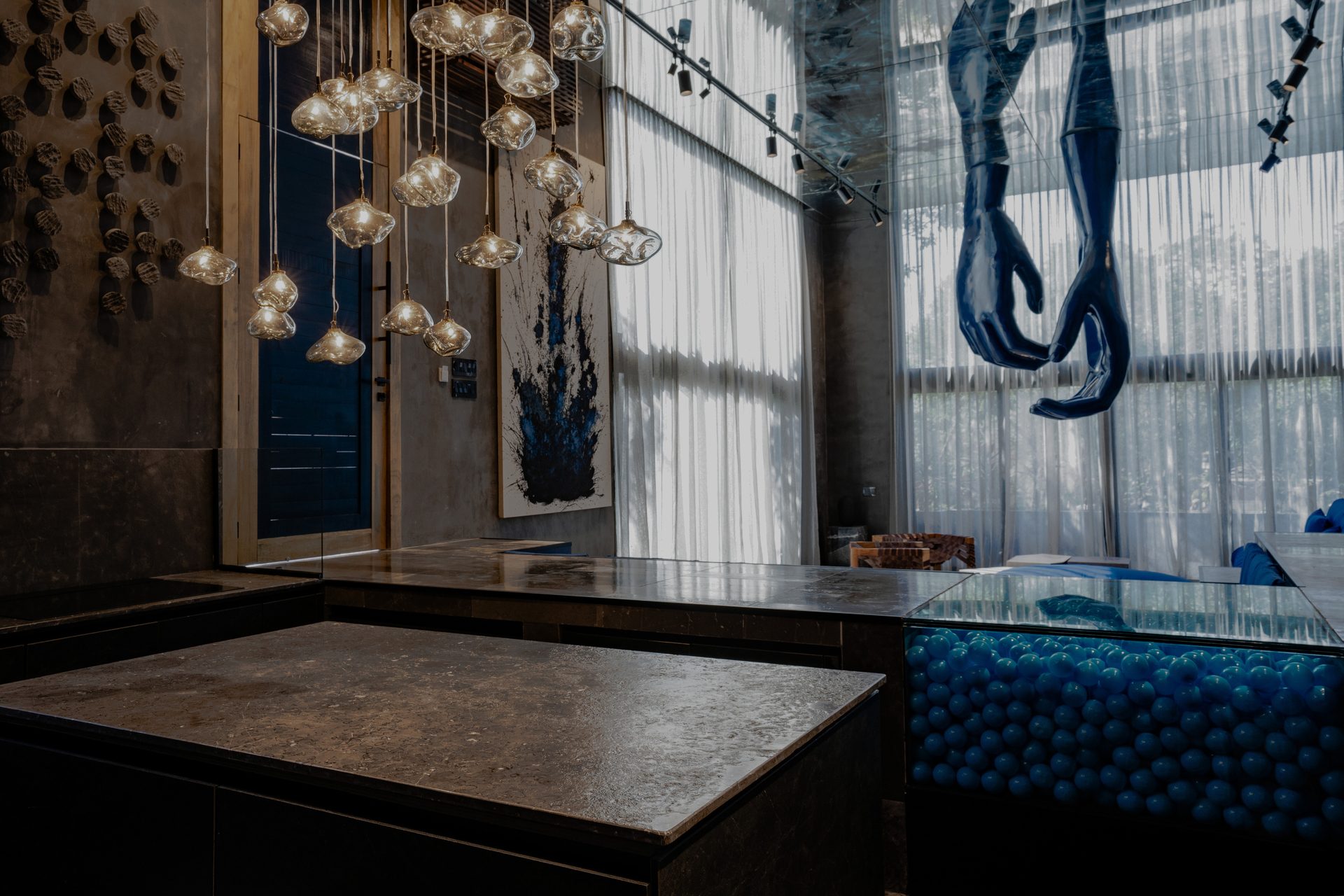 Interior design, Light fixture, Natural material, Lighting, Chandelier, Glass, Ceiling